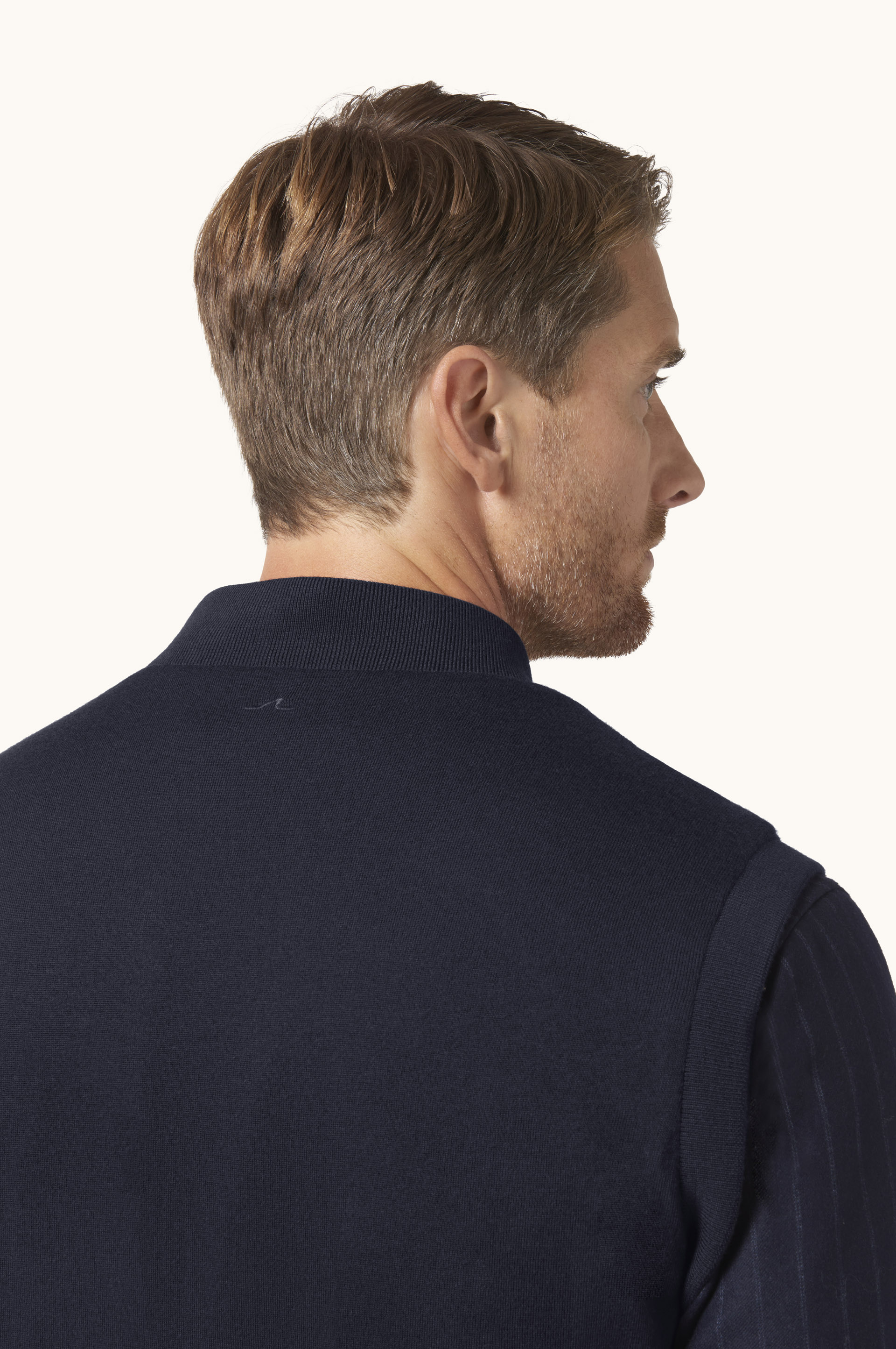 Weste aus 140'S Superfine Merinowolle mit Typhoon&reg; Platinum-Details image number 6