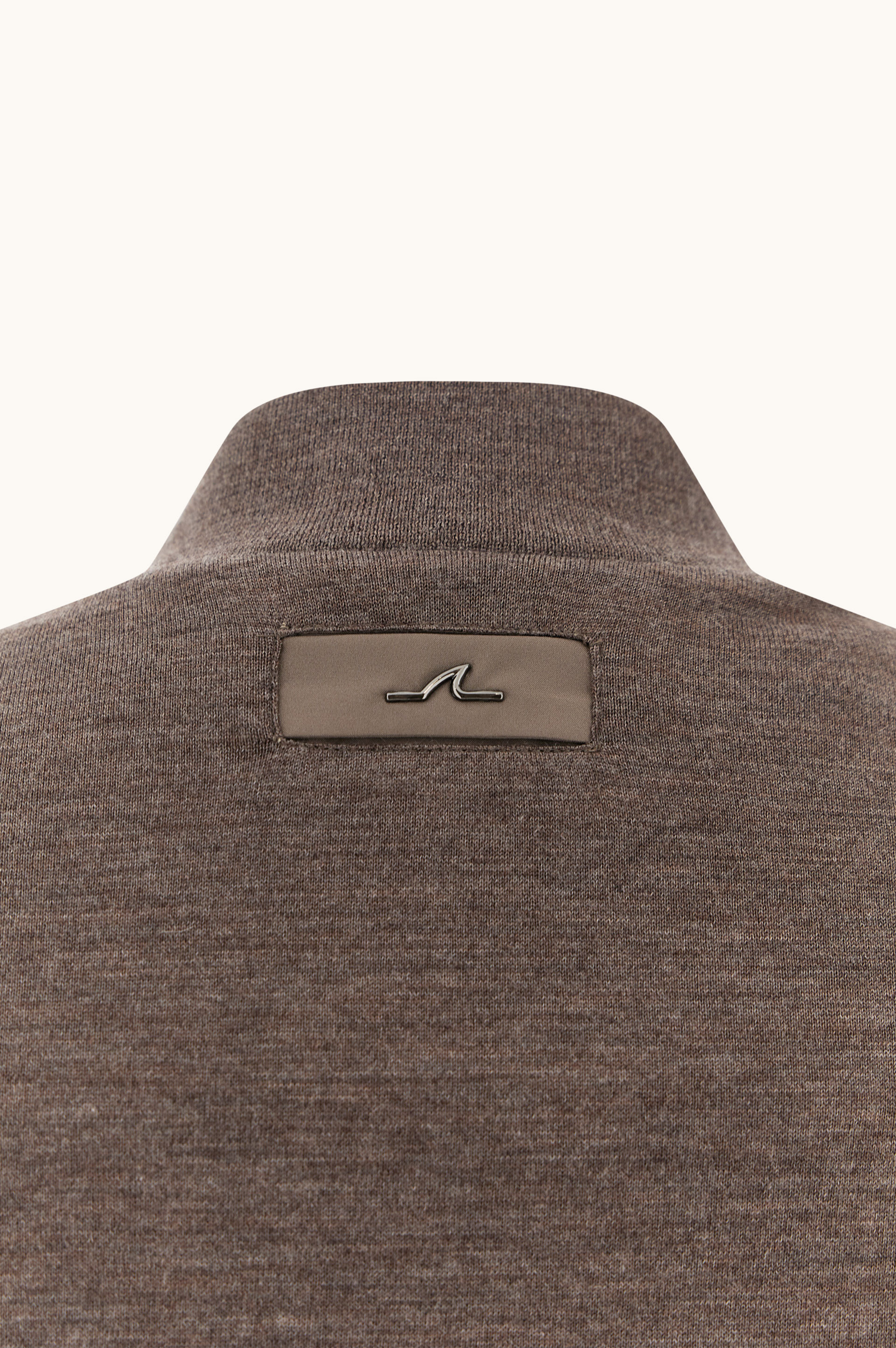 140'S Superfine Merino wool gilet with Typhoon&reg; Platinum details image number 5