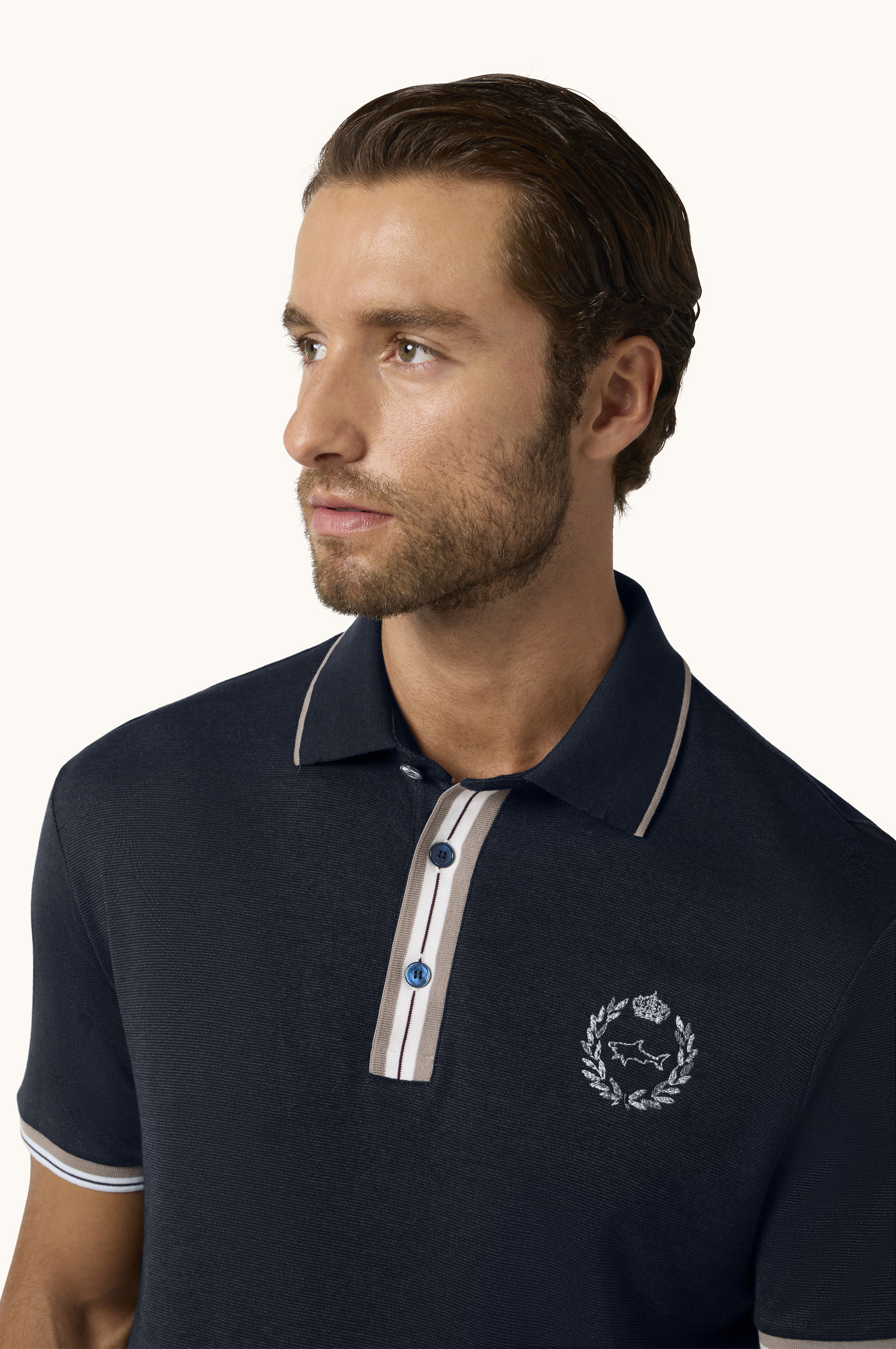 Polo X-Soft de algod&oacute;n interlock con bordado her&aacute;ldico y detalles de rayas image number 4