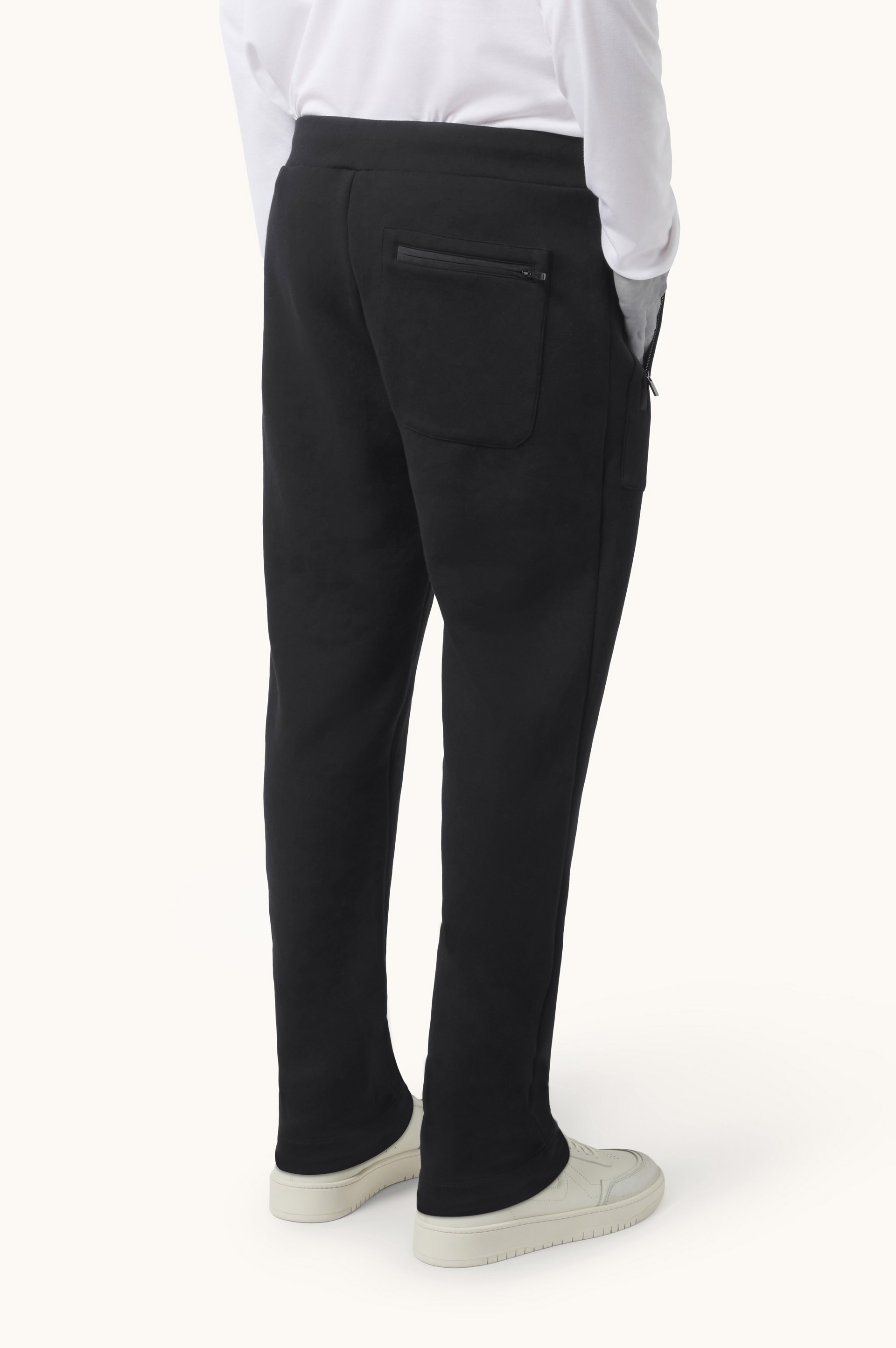 Pantal&oacute;n de algod&oacute;n Supima&reg; con detalles en Alcantara&reg; image number 3