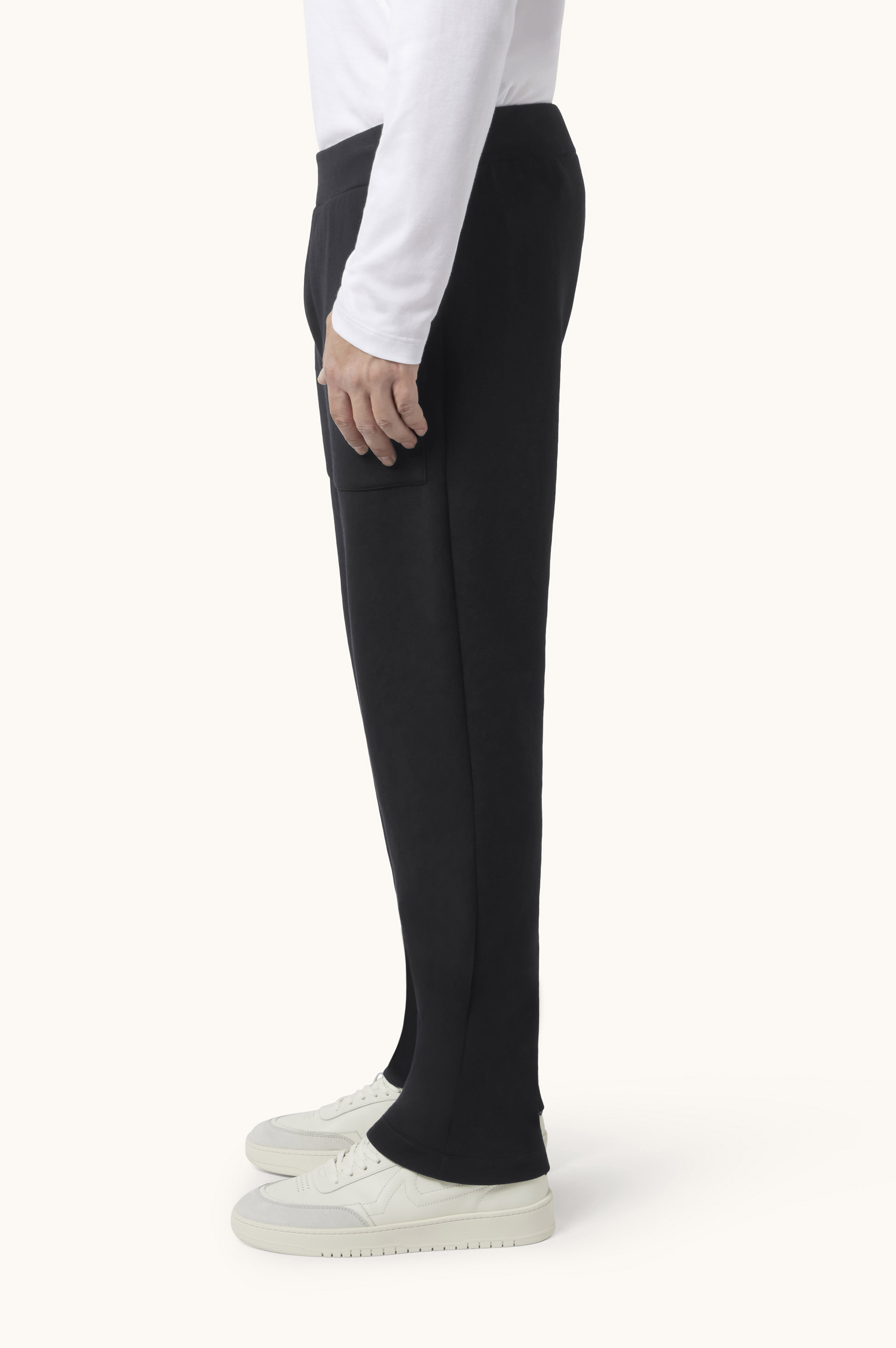 Pantal&oacute;n de algod&oacute;n Supima&reg; con detalles en Alcantara&reg; image number 4