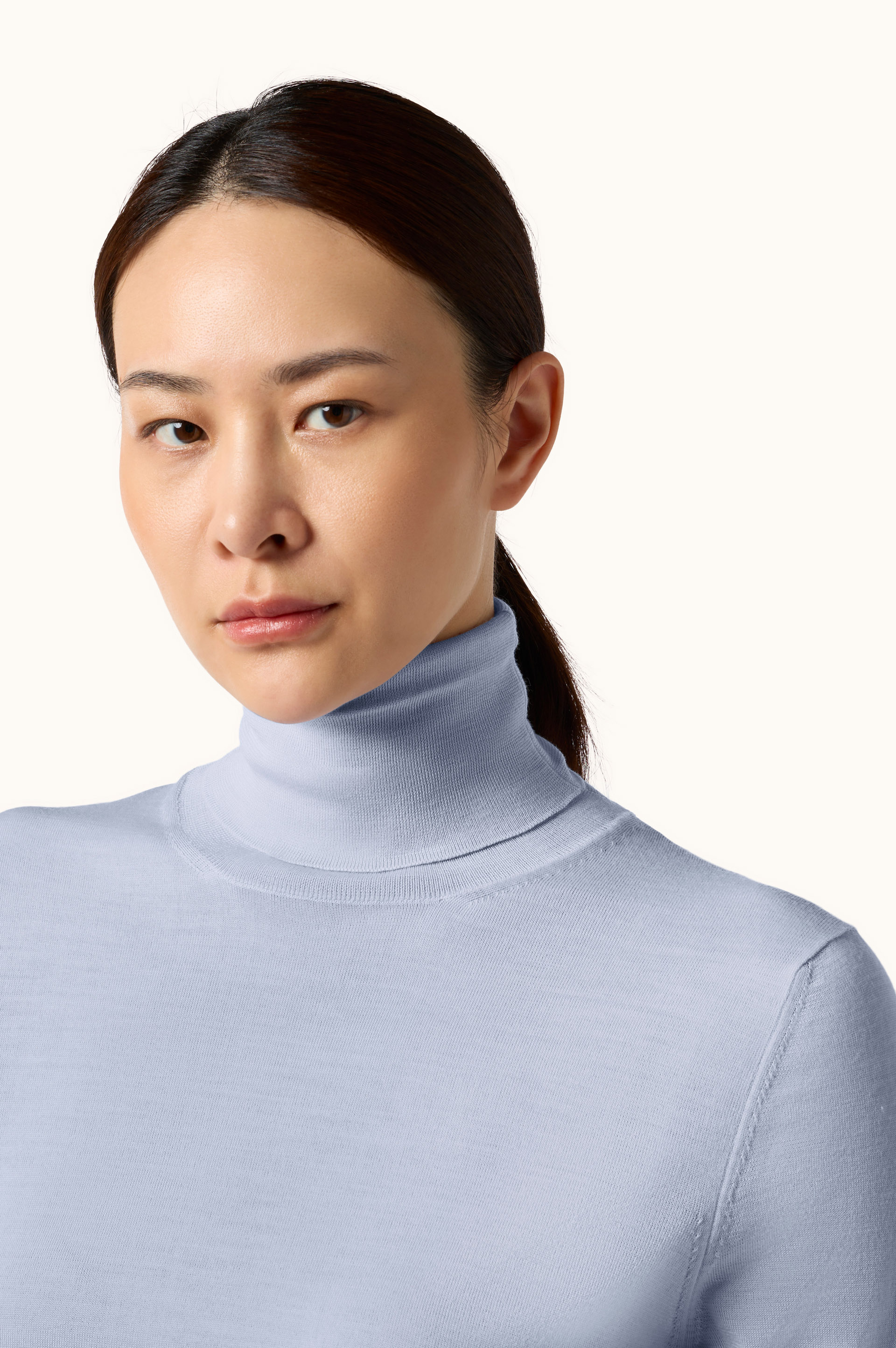 Merino wool turtleneck sweater image number 4