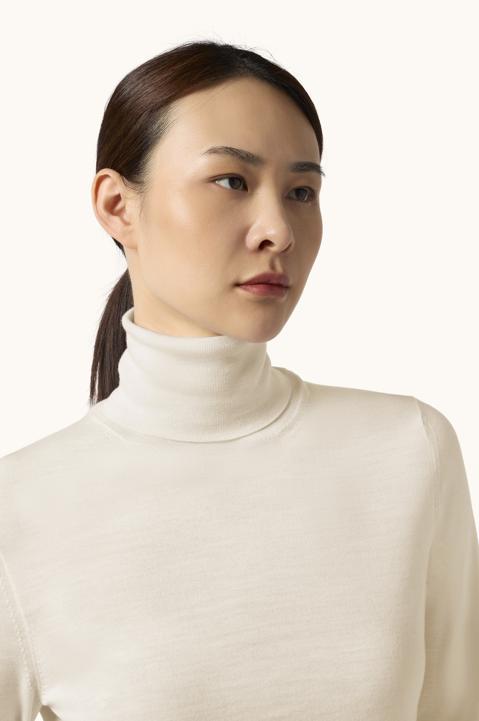 Merino wool turtleneck sweater image number 4
