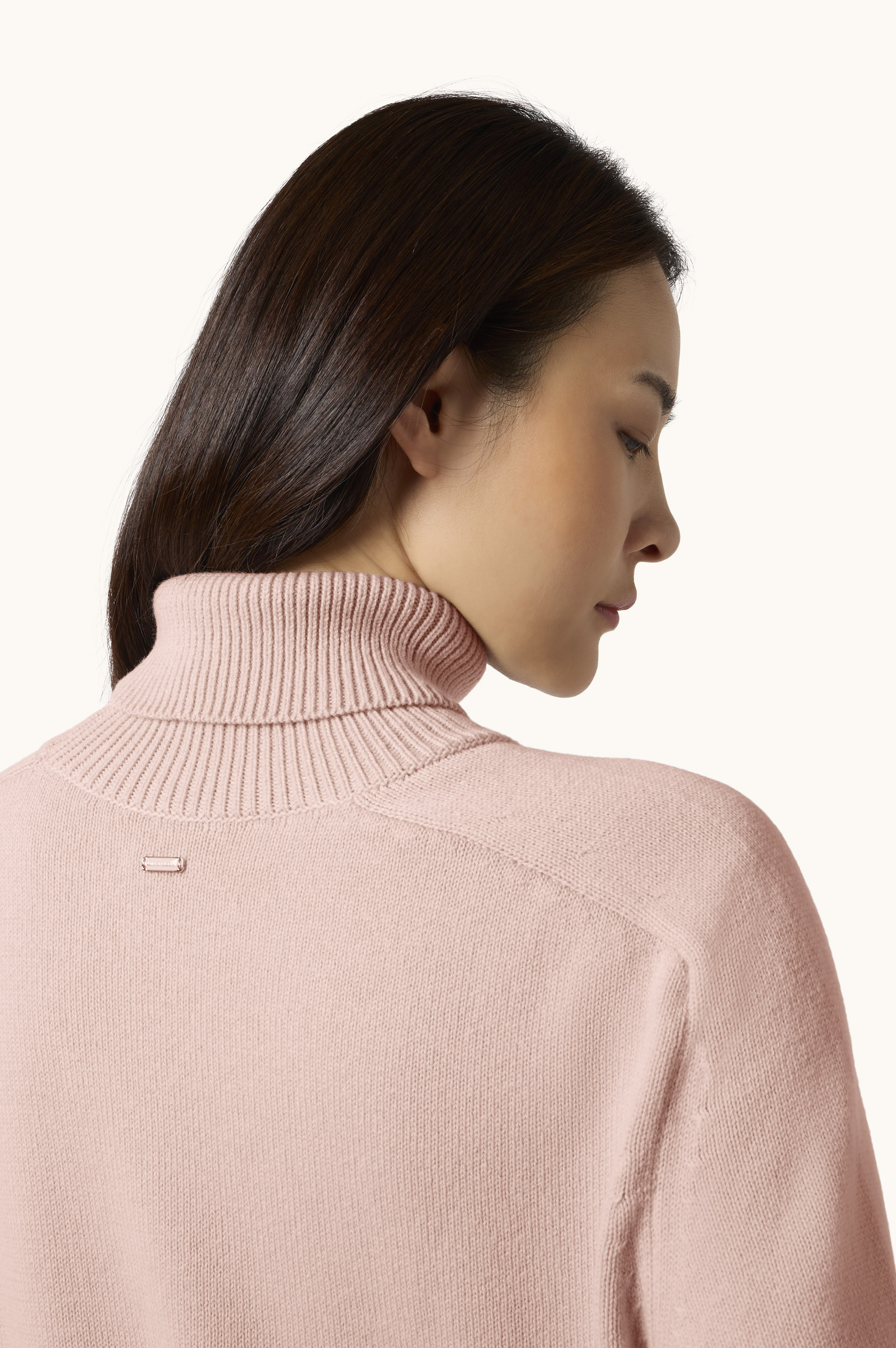 Wool and Cashmere Turtleneck Sweater image number 5