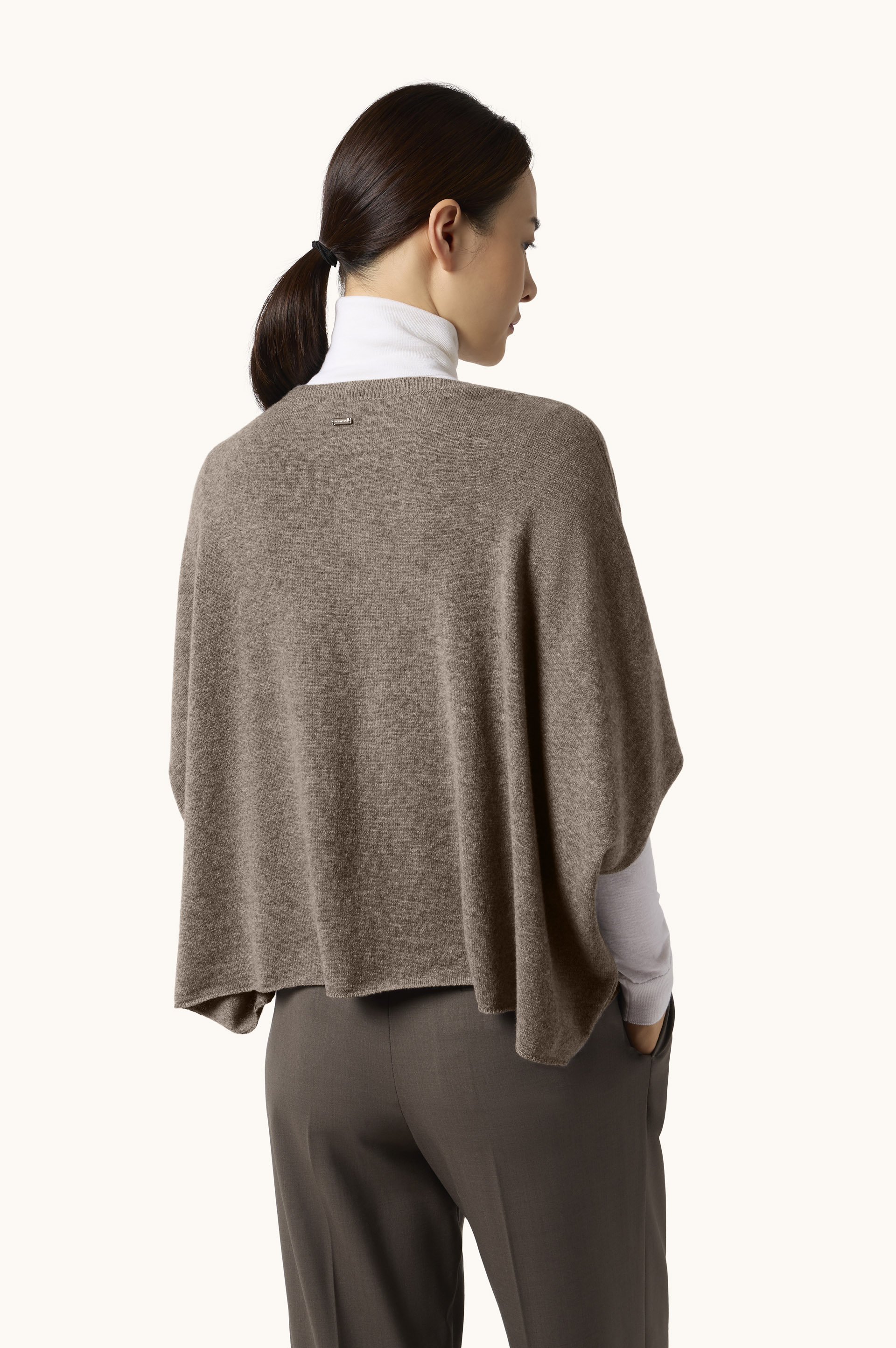 Wool and cashmere sweater with Kimono short sleeves image number 3