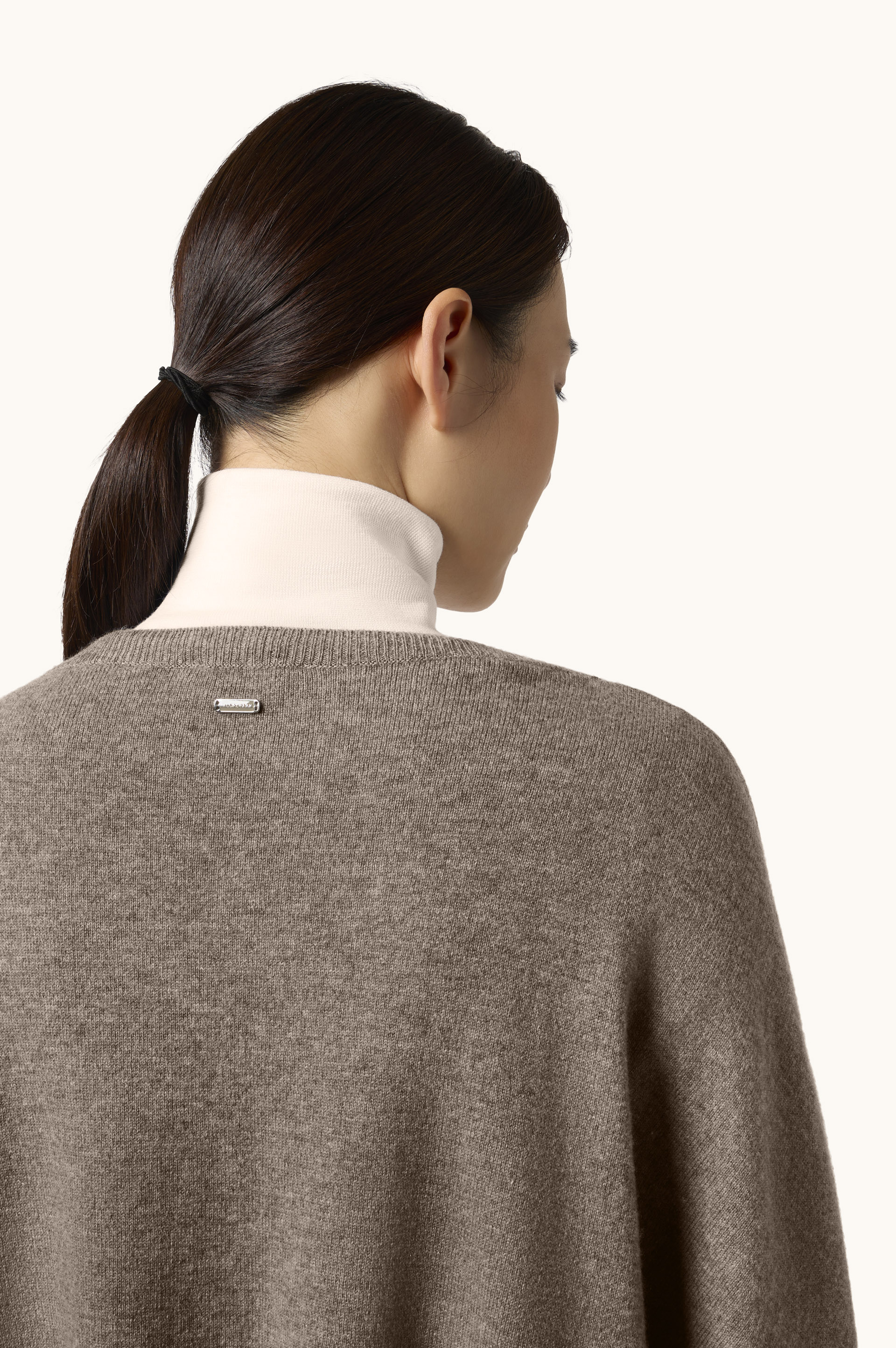 Wool and cashmere sweater with Kimono short sleeves image number 4