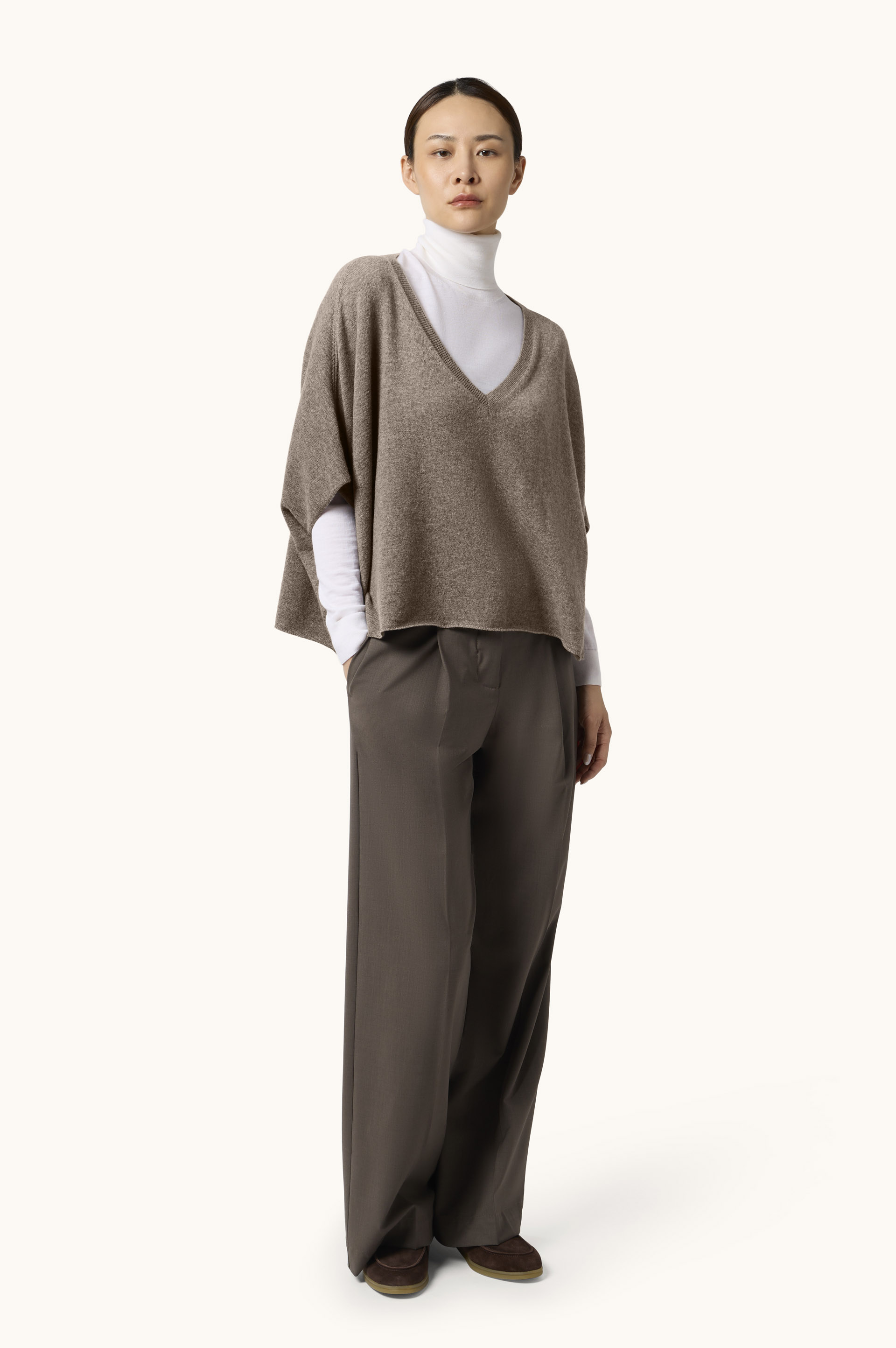 Wool and cashmere sweater with Kimono short sleeves image number 2