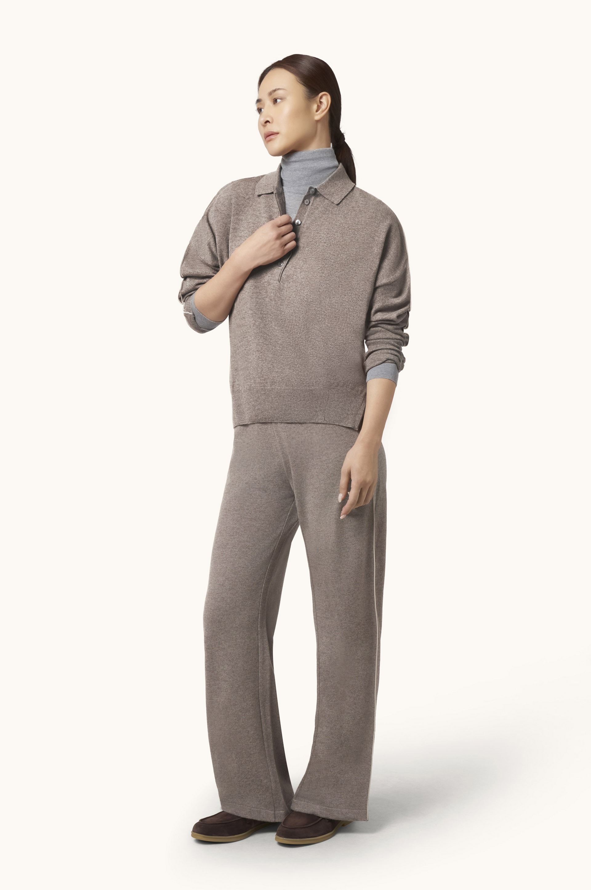 Coordinated wool and cashmere set with Typhoon&reg; Platinum piping image number 2