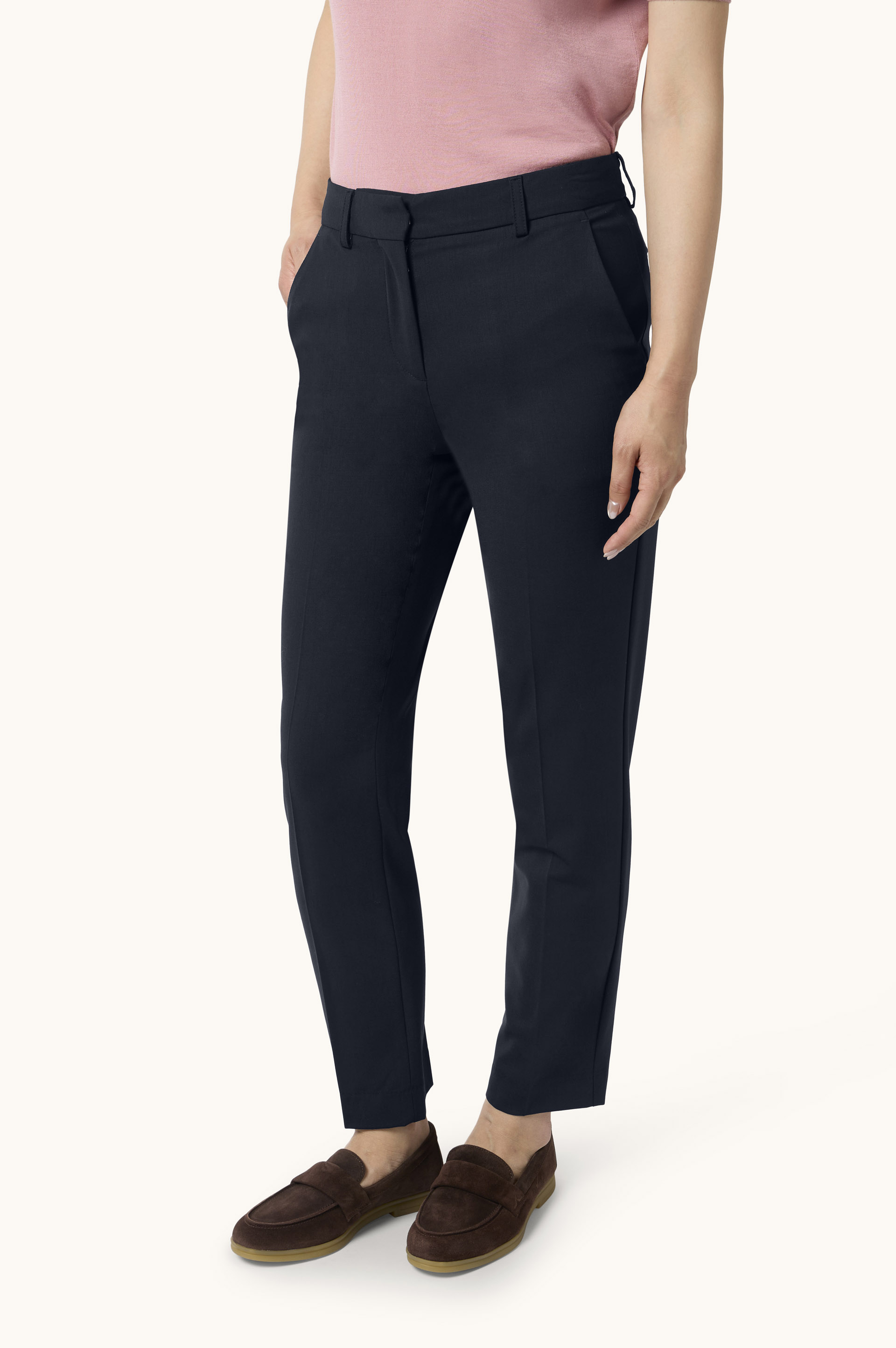 Pantal&oacute;n tapered en lana t&eacute;cnica image number 0
