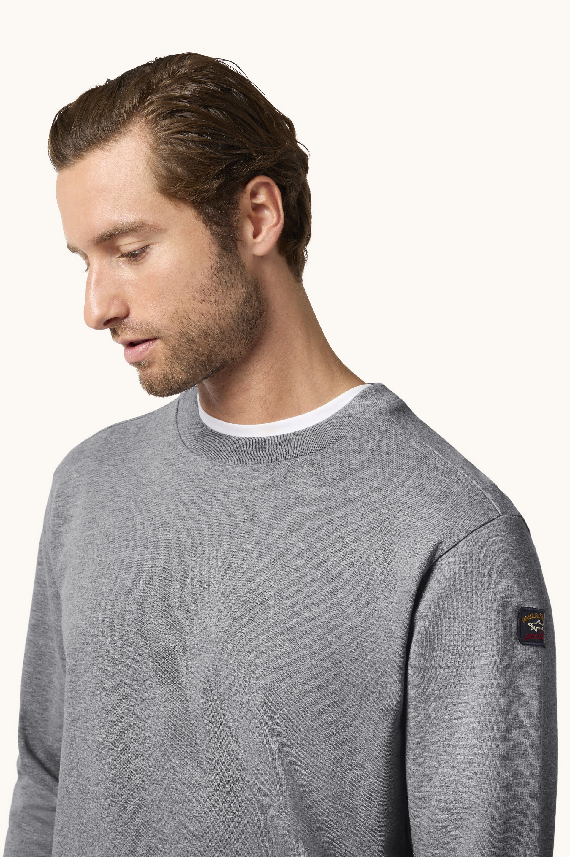 Sweat-shirt en coton avec badge iconique image number 4