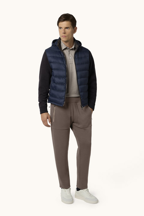 Pantal&oacute;n de algod&oacute;n Supima&reg; con detalles en Alcantara&reg;