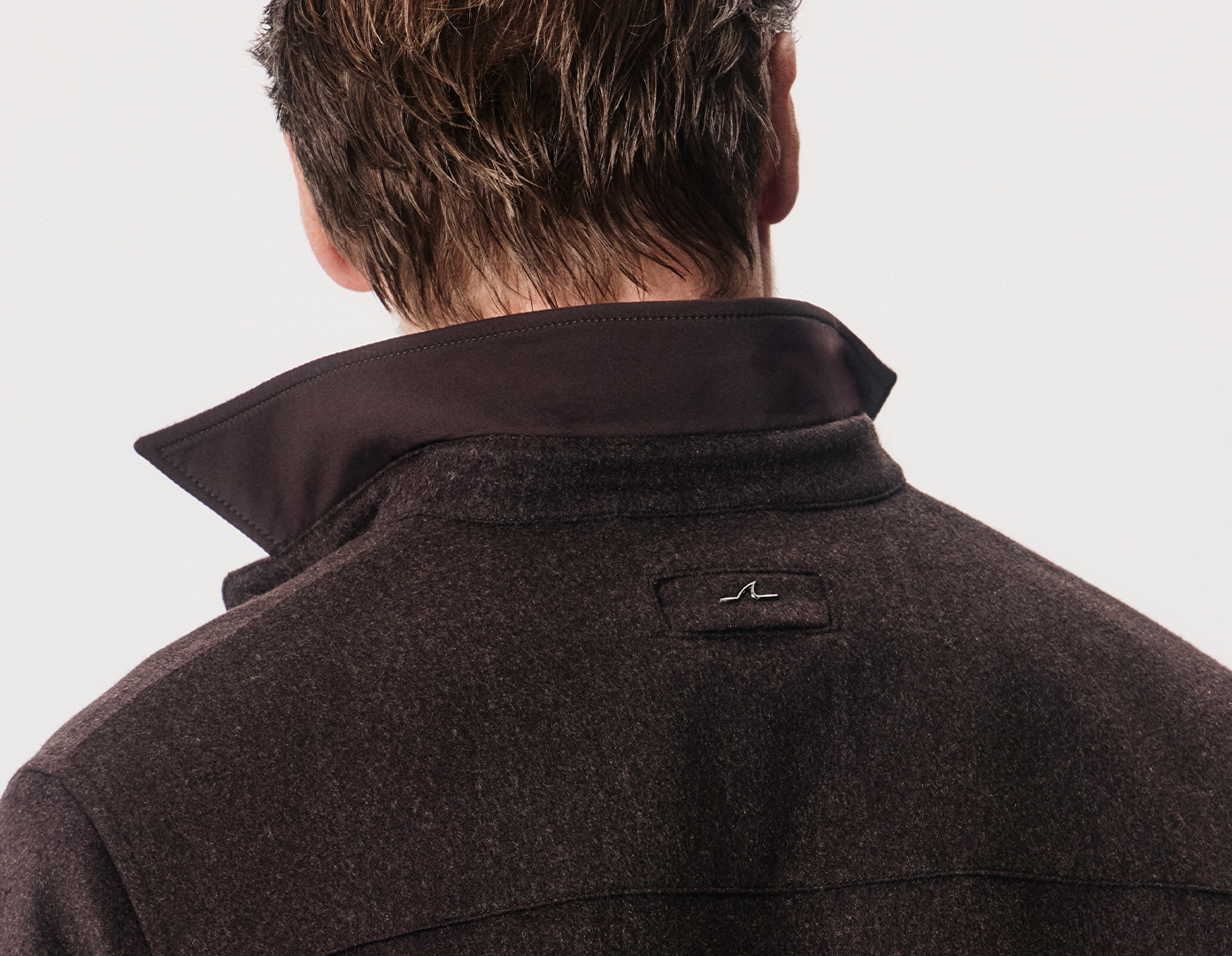 Paul & Shark embodies an elegance that combines style and functionality, integrating performance into a refined aesthetic.