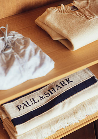  https://media-cdn.paulandshark.com/ecom/content/shark_world/boat_house_d4.jpg