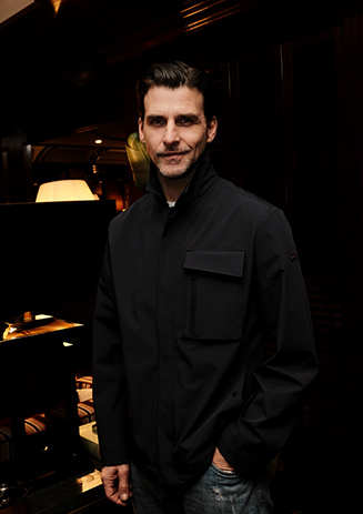 https://media-cdn.paulandshark.com/ecom/content/stories/club_riviera/mfw_cipriani_event2_desktop.jpg  https://media-cdn.paulandshark.com/ecom/content/stories/club_riviera/mfw_cipriani_event2_desktop.jpg