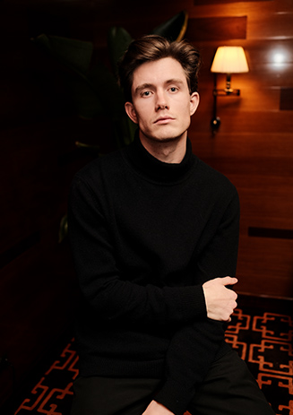 https://media-cdn.paulandshark.com/ecom/content/stories/club_riviera/mfw_cipriani_event5_desktop.jpg  https://media-cdn.paulandshark.com/ecom/content/stories/club_riviera/mfw_cipriani_event5_desktop.jpg