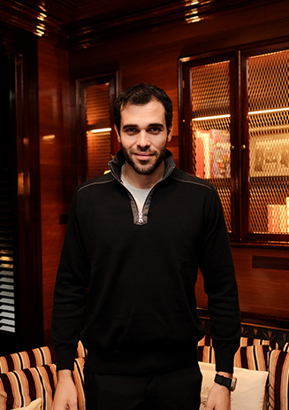 https://media-cdn.paulandshark.com/ecom/content/stories/club_riviera/mfw_cipriani_event6_desktop.jpg  https://media-cdn.paulandshark.com/ecom/content/stories/club_riviera/mfw_cipriani_event6_desktop.jpg