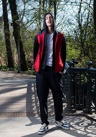 https://media-cdn.paulandshark.com/ecom/content/stories/dynamic_world/gallery_max_turland_d3.jpg https://media-cdn.paulandshark.com/ecom/content/stories/dynamic_world/gallery_max_turland_d3.jpg