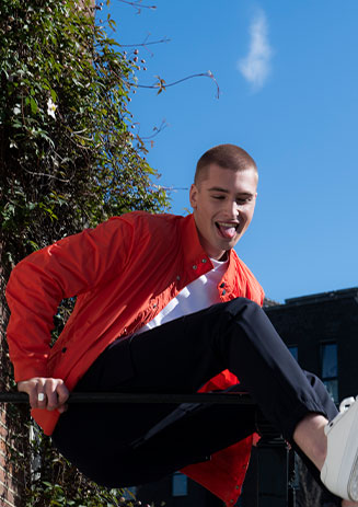 https://media-cdn.paulandshark.com/ecom/content/stories/dynamic_world/gallery_max_turland_d4.jpg https://media-cdn.paulandshark.com/ecom/content/stories/dynamic_world/gallery_max_turland_d4.jpg