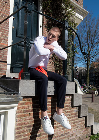 https://media-cdn.paulandshark.com/ecom/content/stories/dynamic_world/gallery_max_turland_d5.jpg https://media-cdn.paulandshark.com/ecom/content/stories/dynamic_world/gallery_max_turland_d5.jpg