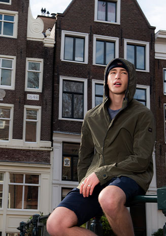 https://media-cdn.paulandshark.com/ecom/content/stories/dynamic_world/gallery_max_turland_d7.jpg https://media-cdn.paulandshark.com/ecom/content/stories/dynamic_world/gallery_max_turland_d7.jpg