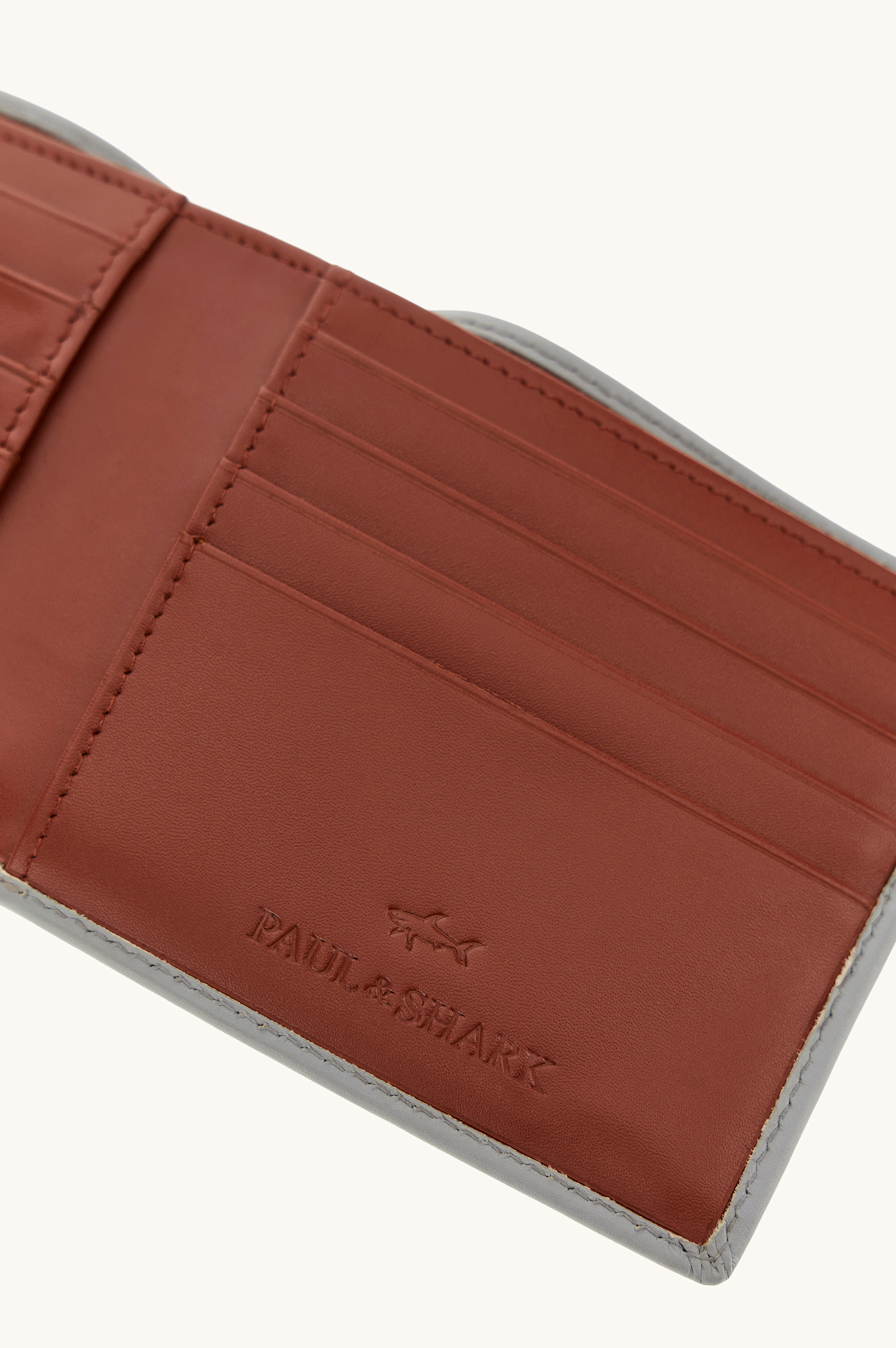 Shark Fin-embossed leather Wallet image number 3