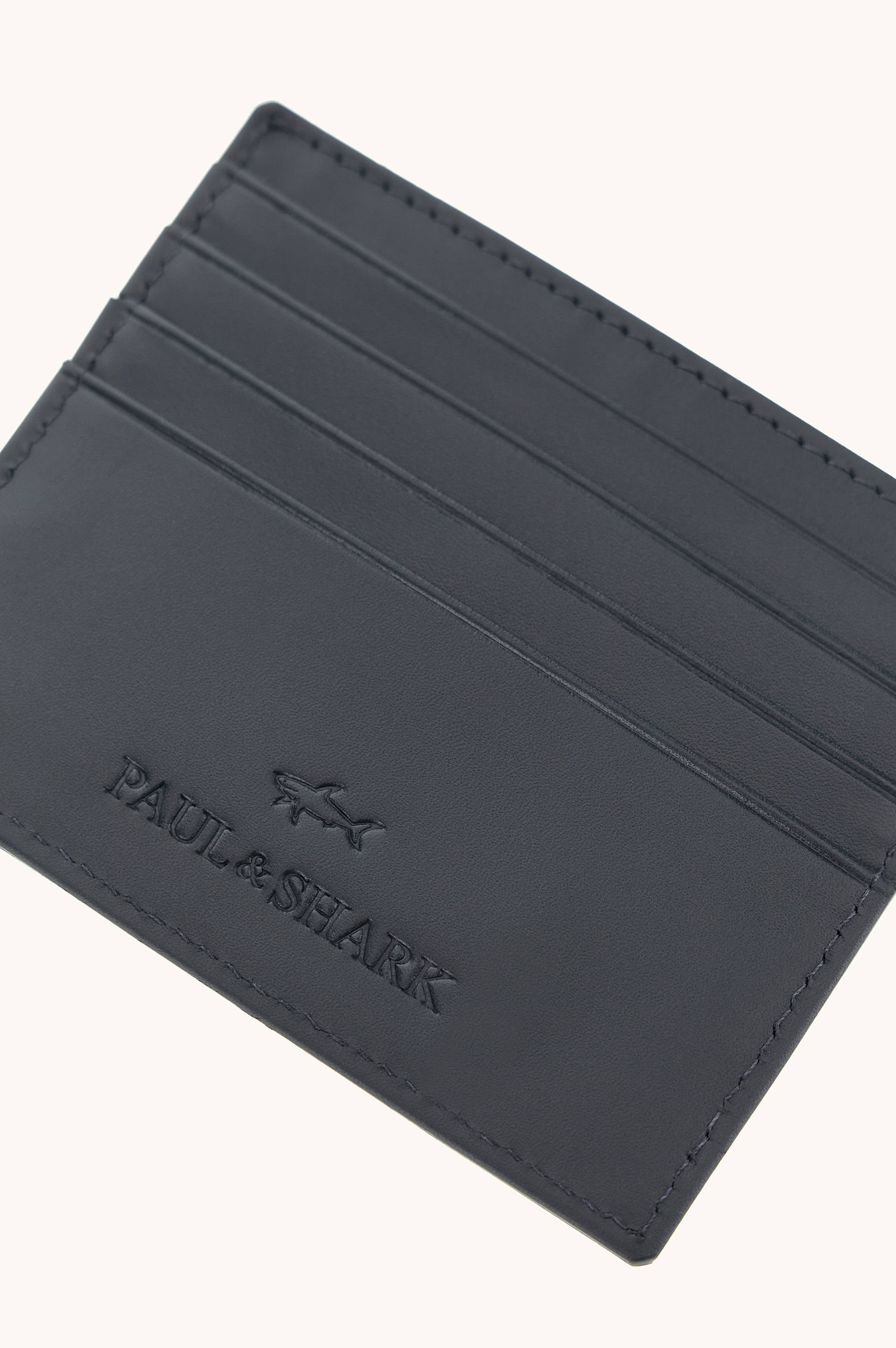 Tarjetero de cuero con relieve &ldquo;Fin&rdquo; image number 3