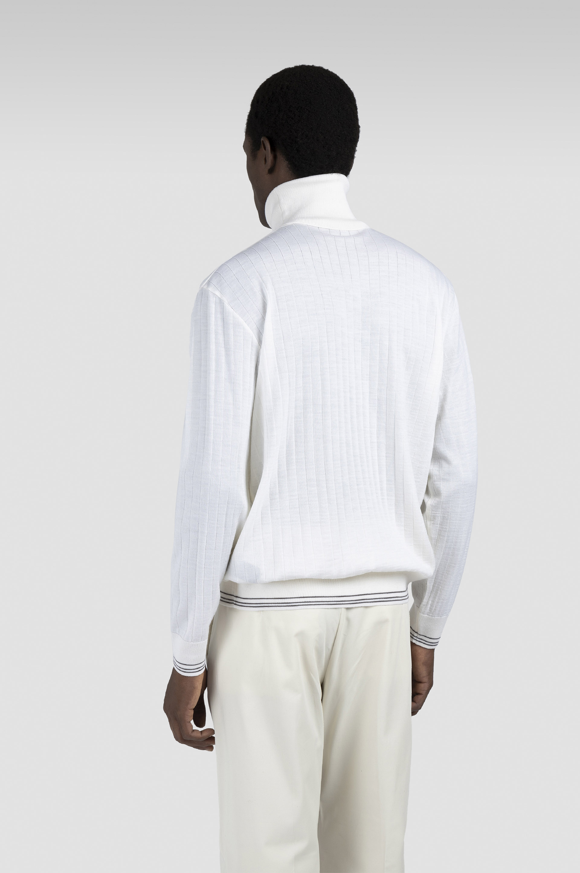 Wool and cashmere turtleneck sweater image number 3 Wool and cashmere turtleneck sweater image number 3