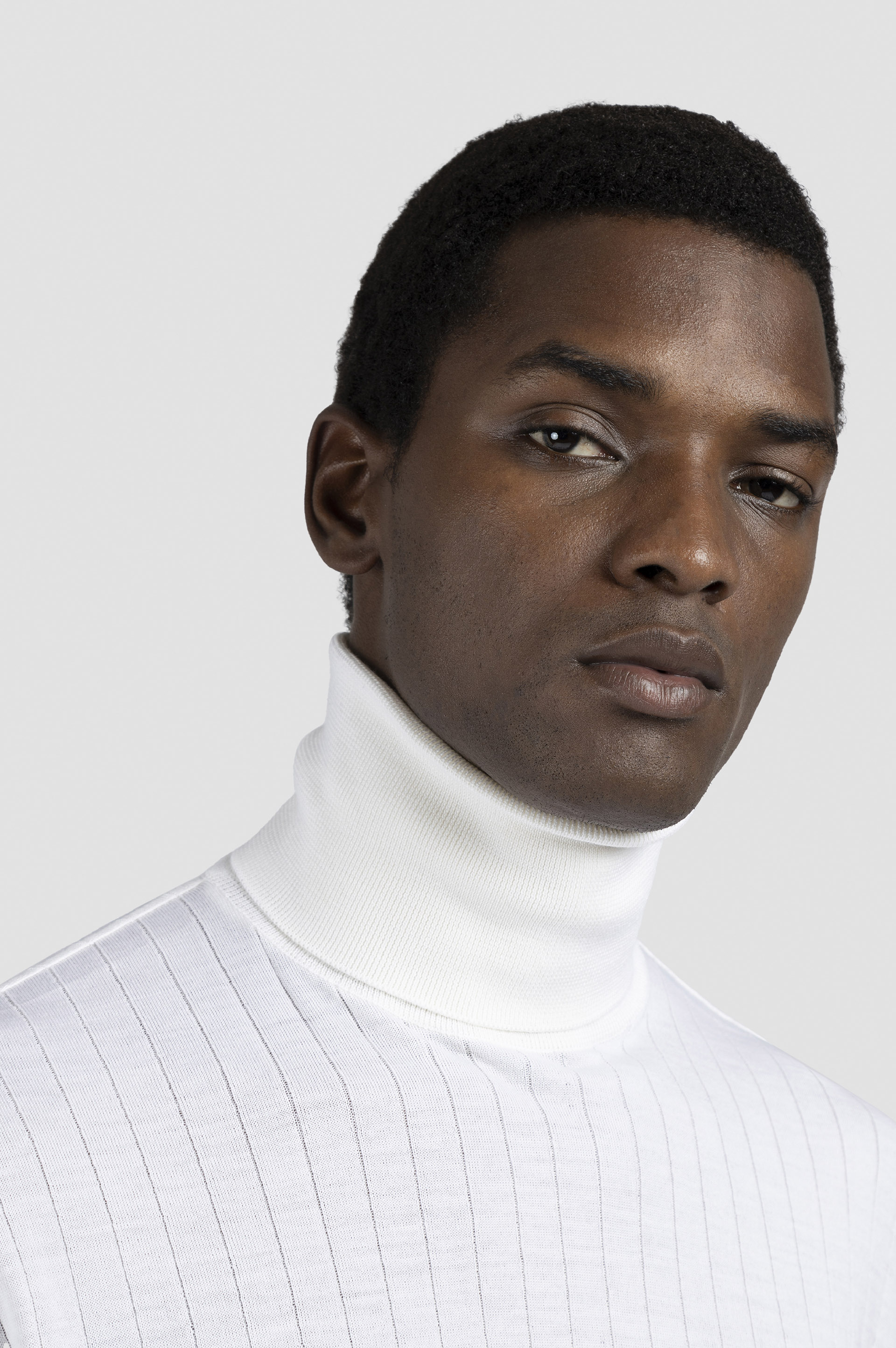 Wool and cashmere turtleneck sweater image number 4 Wool and cashmere turtleneck sweater image number 4