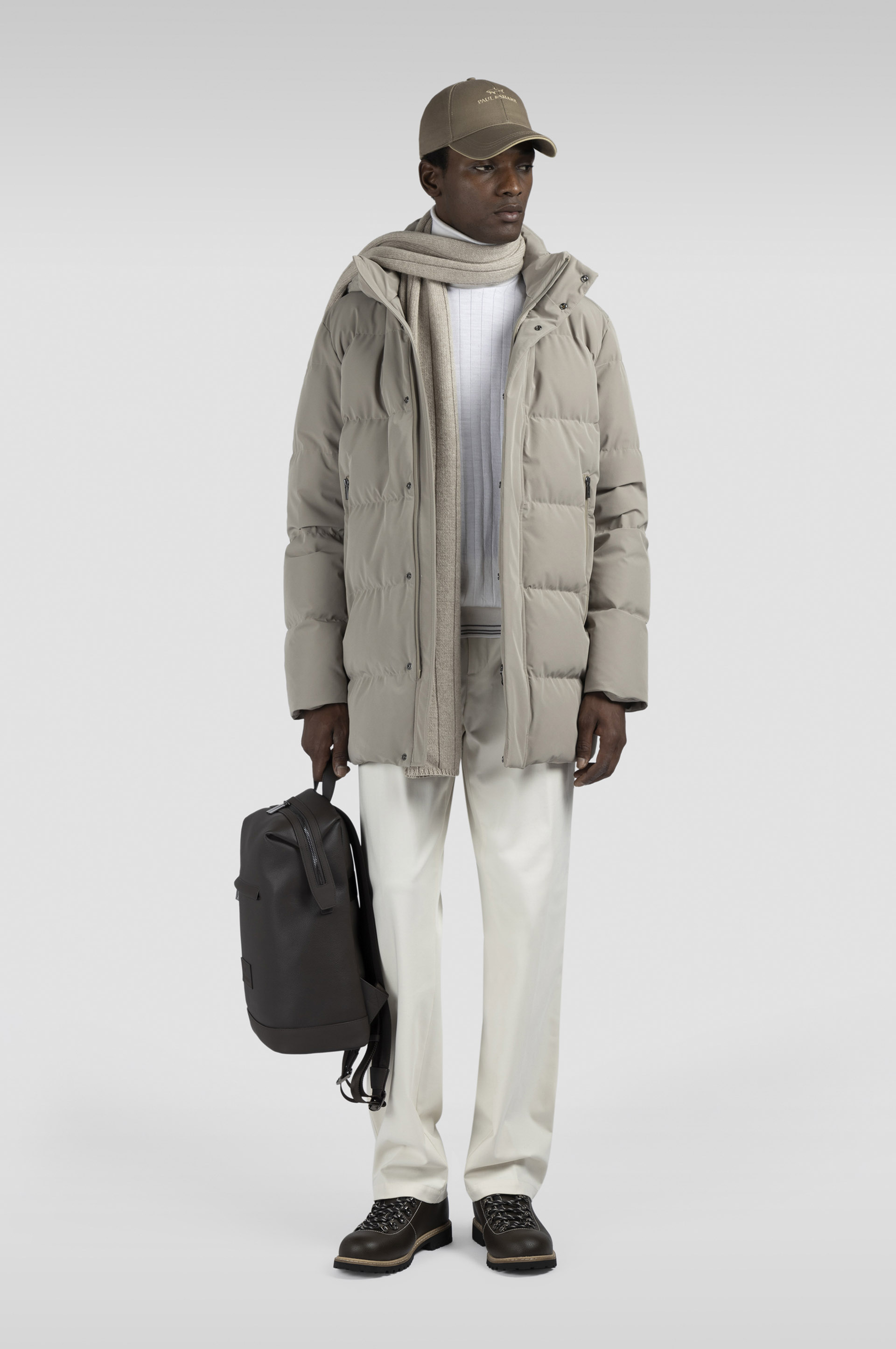 Wool and cashmere turtleneck sweater image number 2 Wool and cashmere turtleneck sweater image number 2