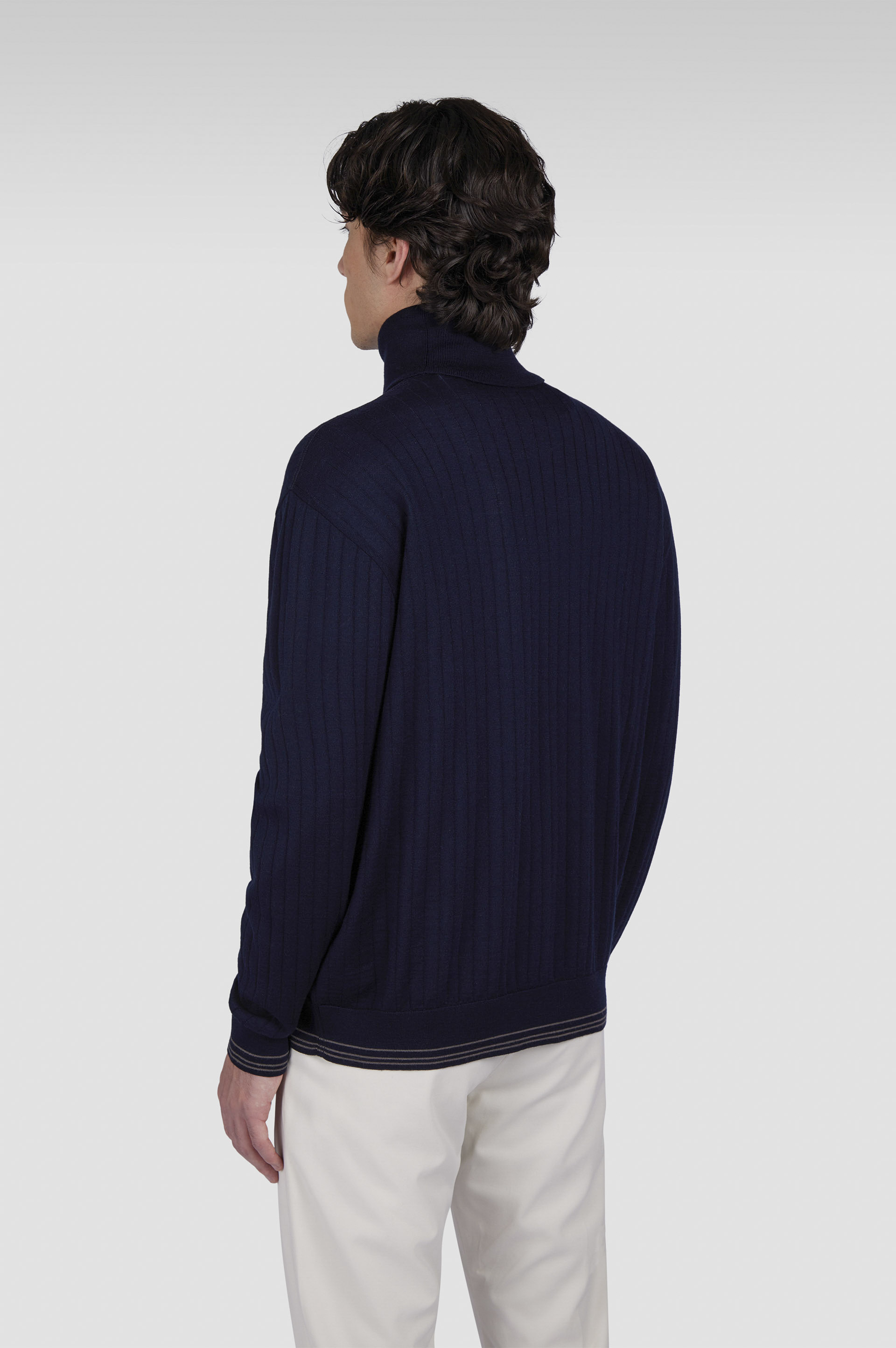 Wool and cashmere turtleneck sweater image number 3 Wool and cashmere turtleneck sweater image number 3