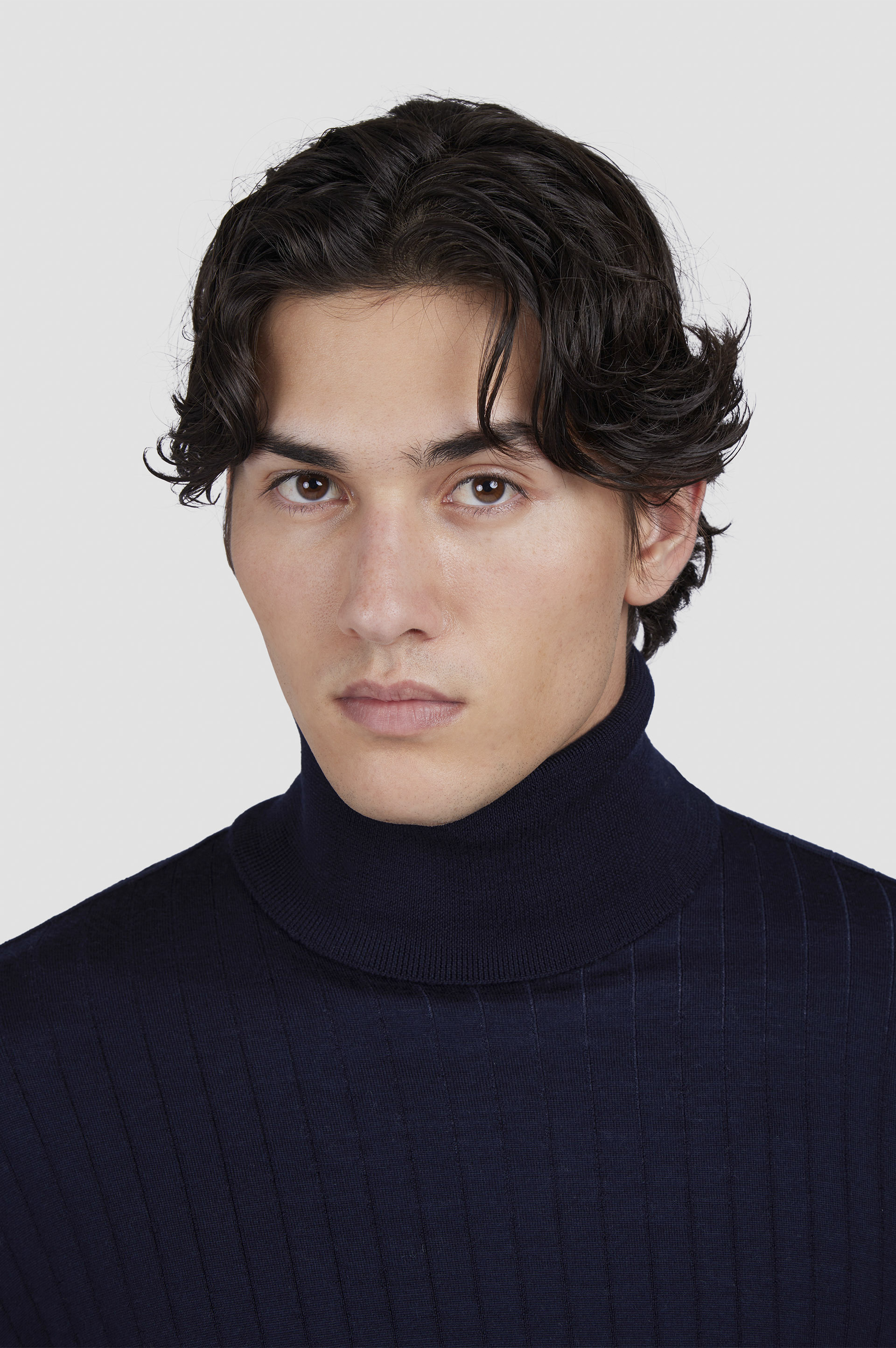 Wool and cashmere turtleneck sweater image number 4 Wool and cashmere turtleneck sweater image number 4