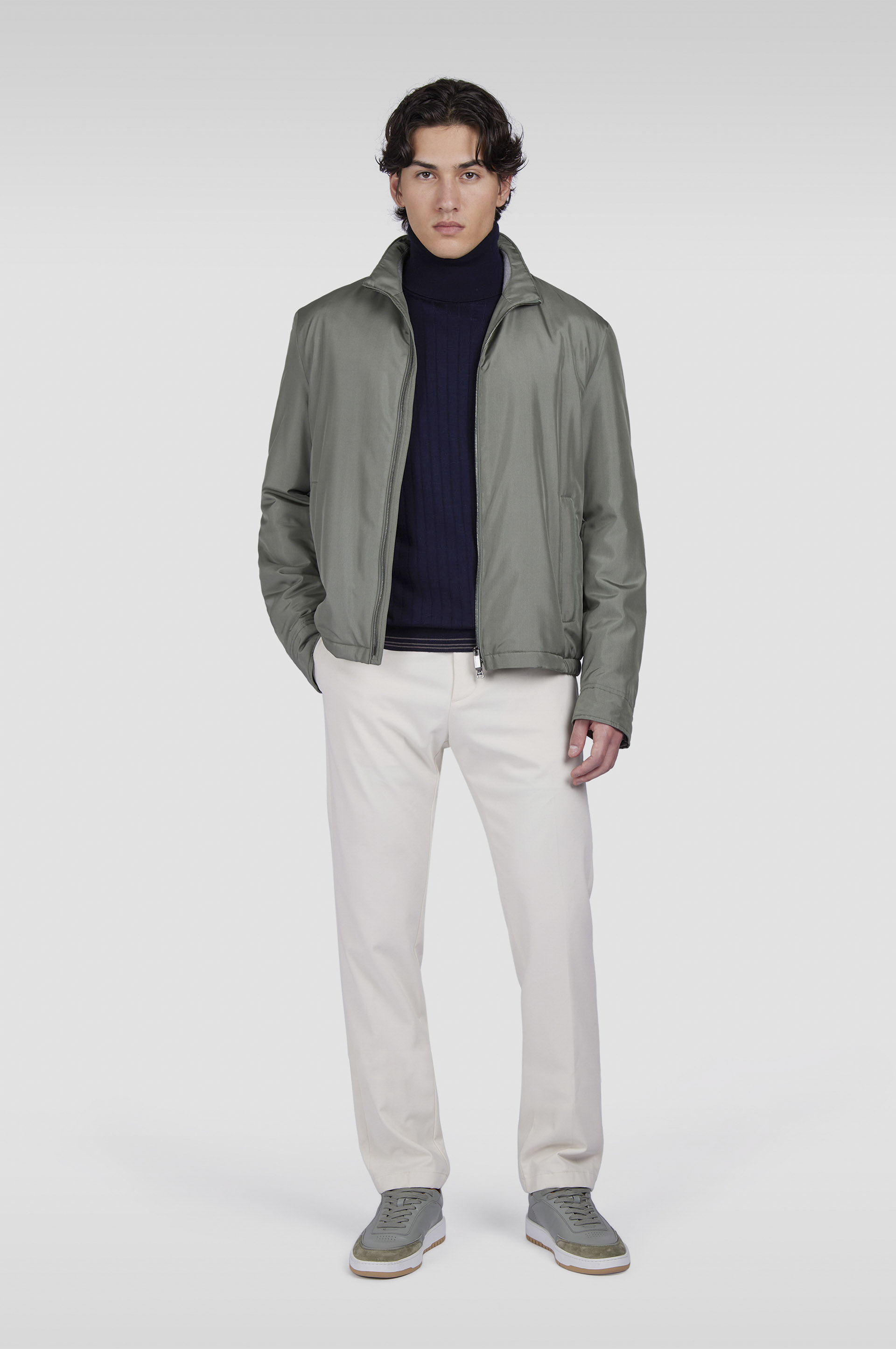 Wool and cashmere turtleneck sweater image number 2 Wool and cashmere turtleneck sweater image number 2
