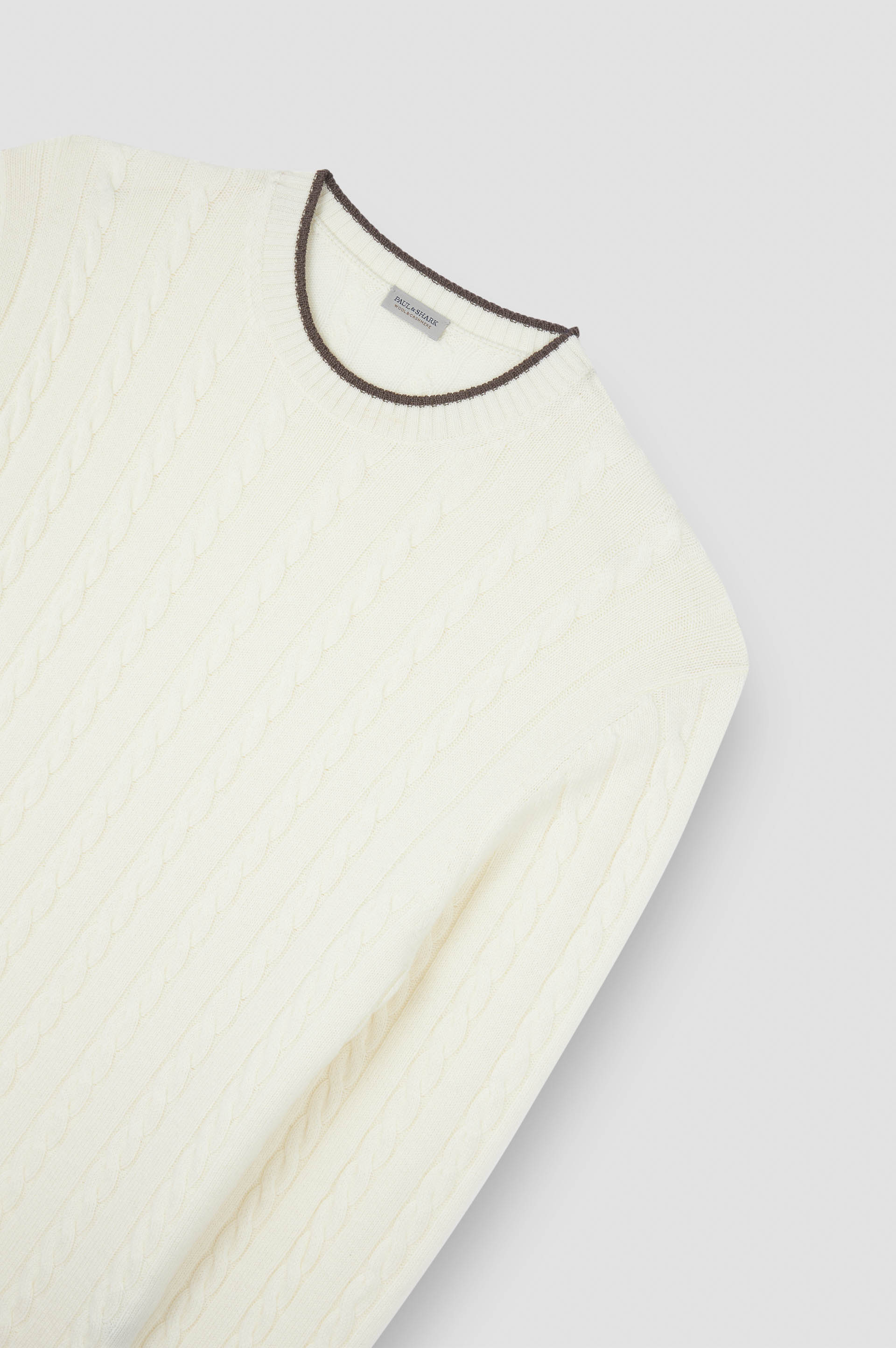 Pull à col roulé en laine et cachemire image number 5