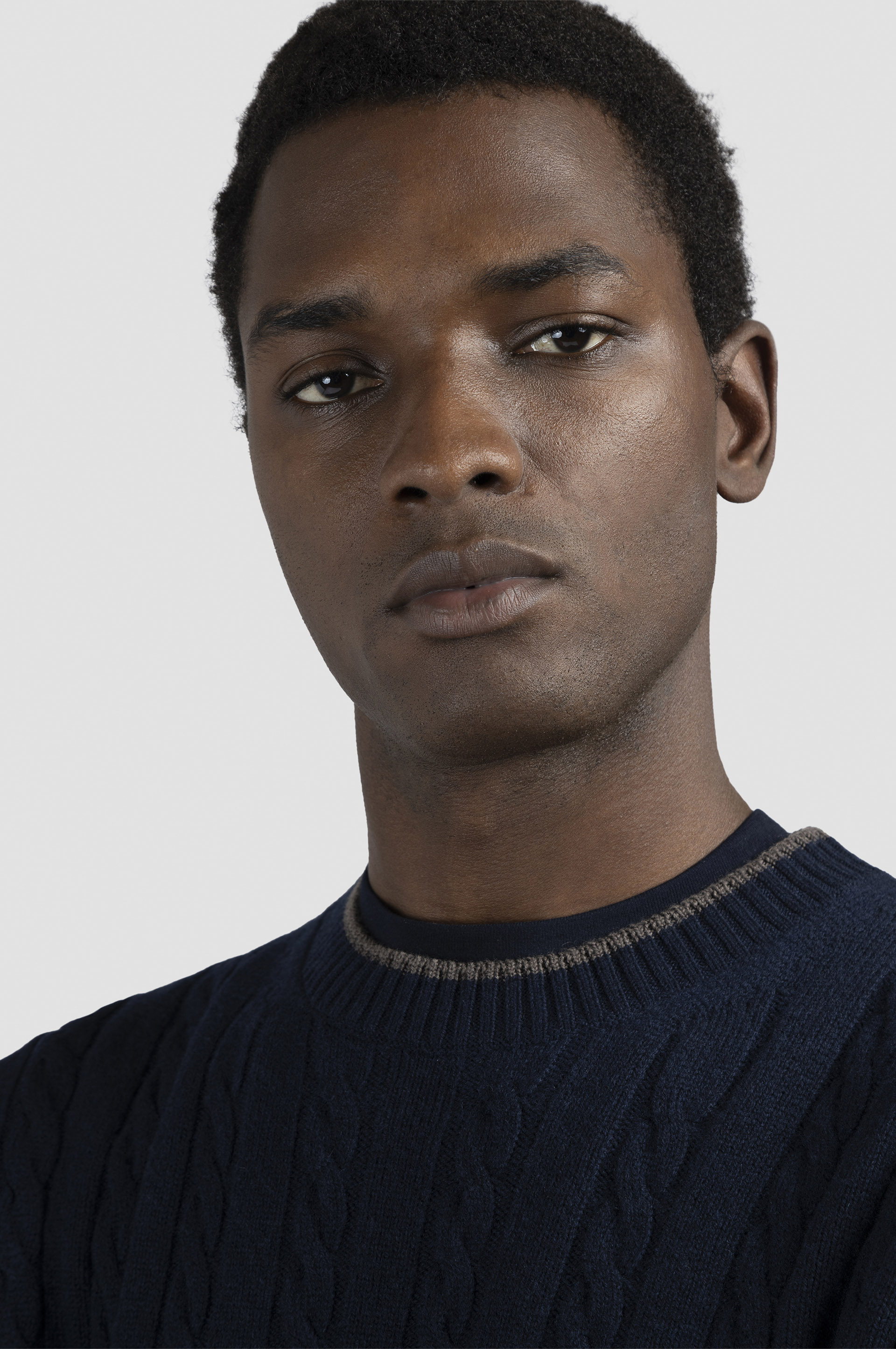 Pull à col roulé en laine et cachemire image number 4