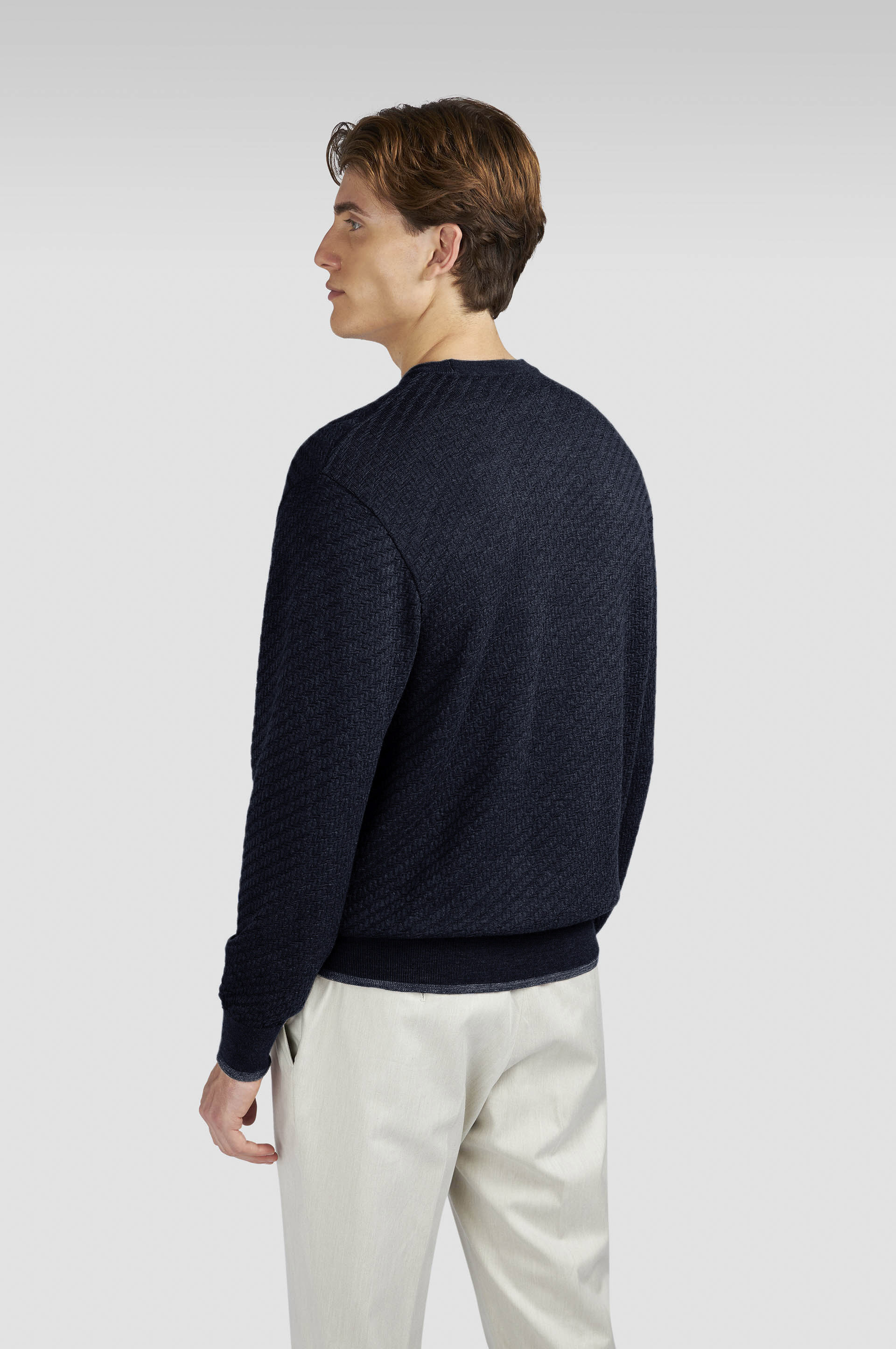 Suéter de cuello redondo en lana Merino extrafina image number 3