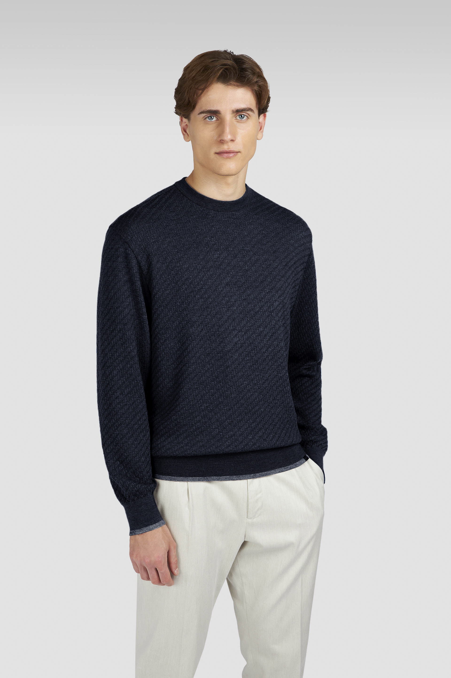 Suéter de cuello redondo en lana Merino extrafina image number 0