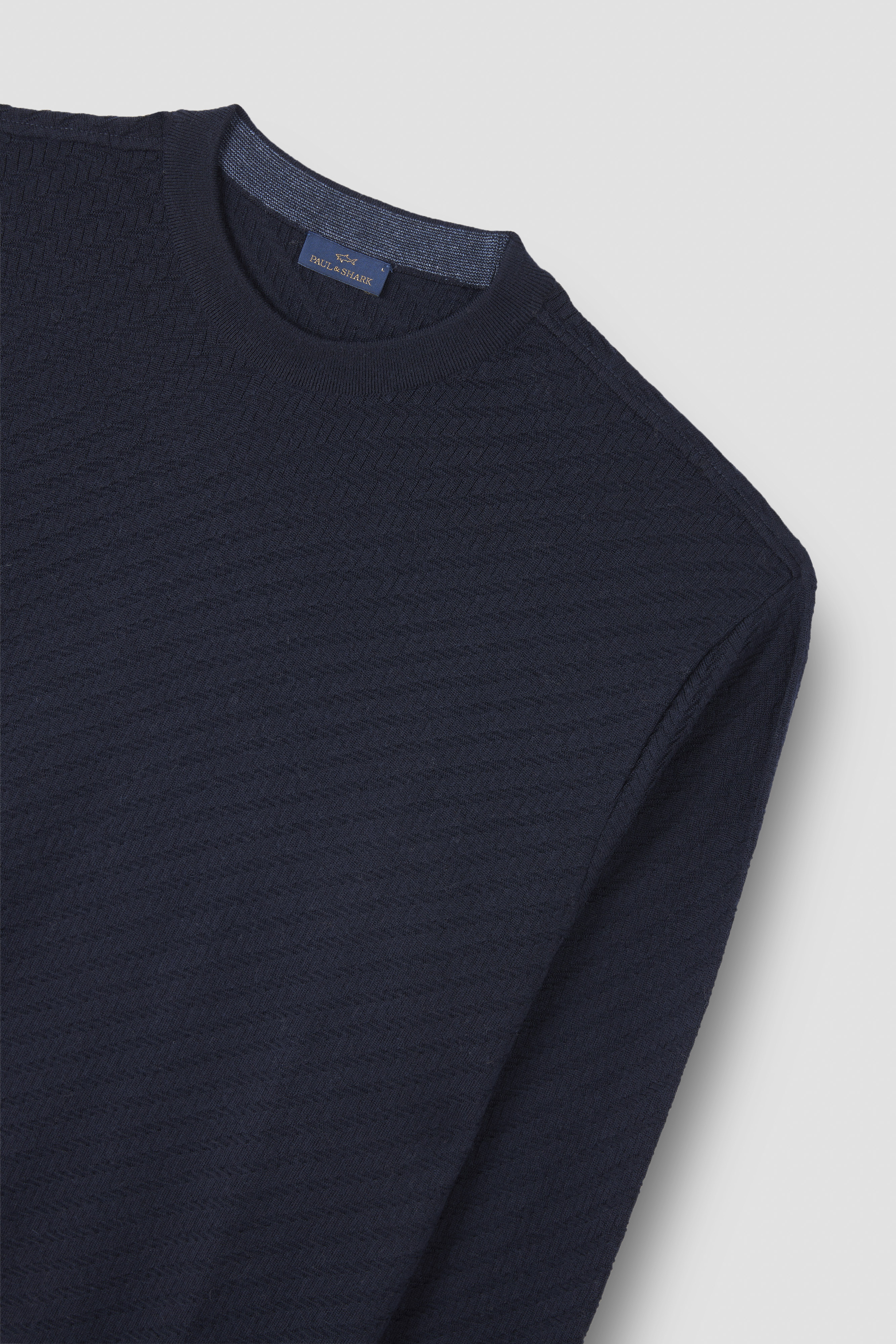 Suéter de cuello redondo en lana Merino extrafina image number 5