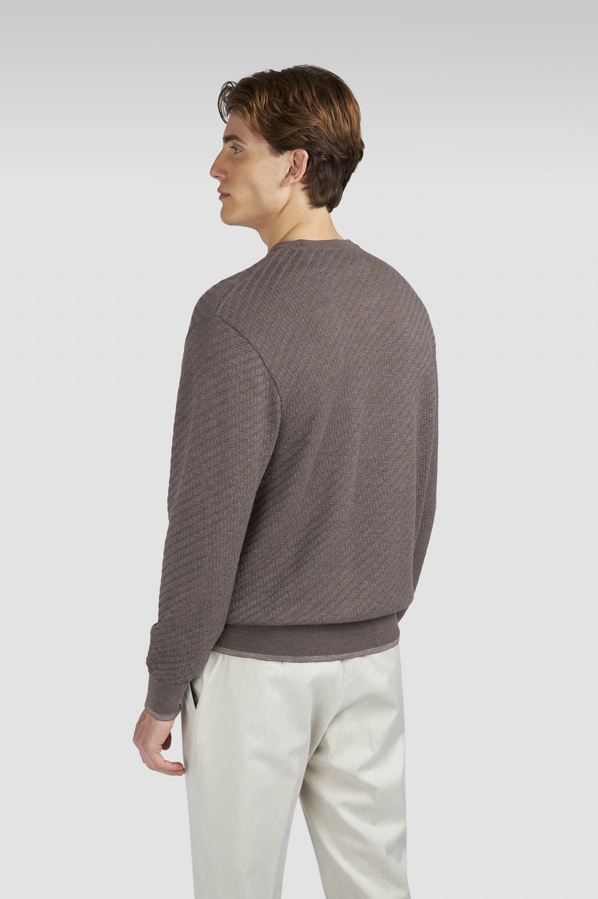 Suéter de cuello redondo en lana Merino extrafina image number 3