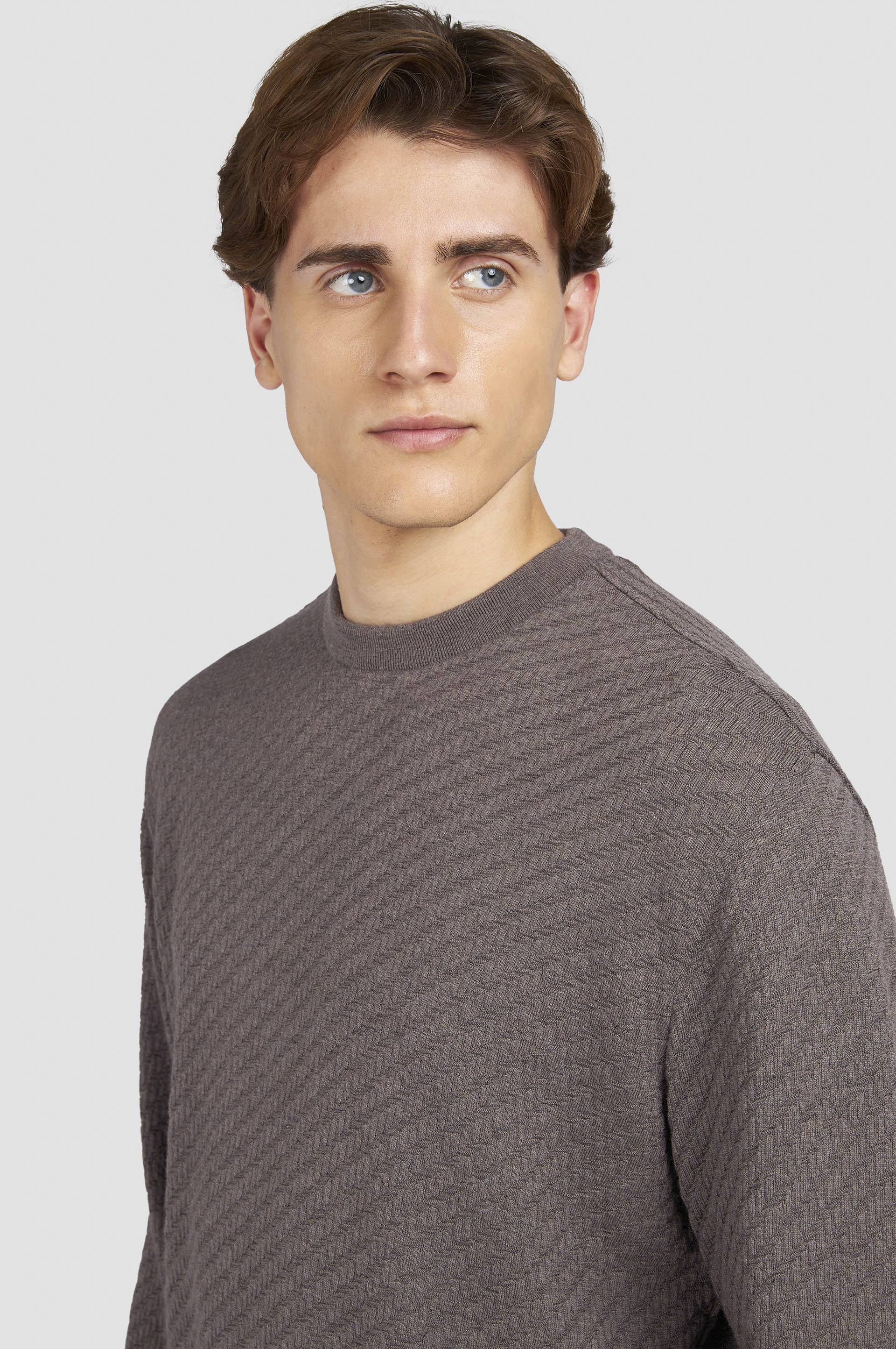Suéter de cuello redondo en lana Merino extrafina image number 4