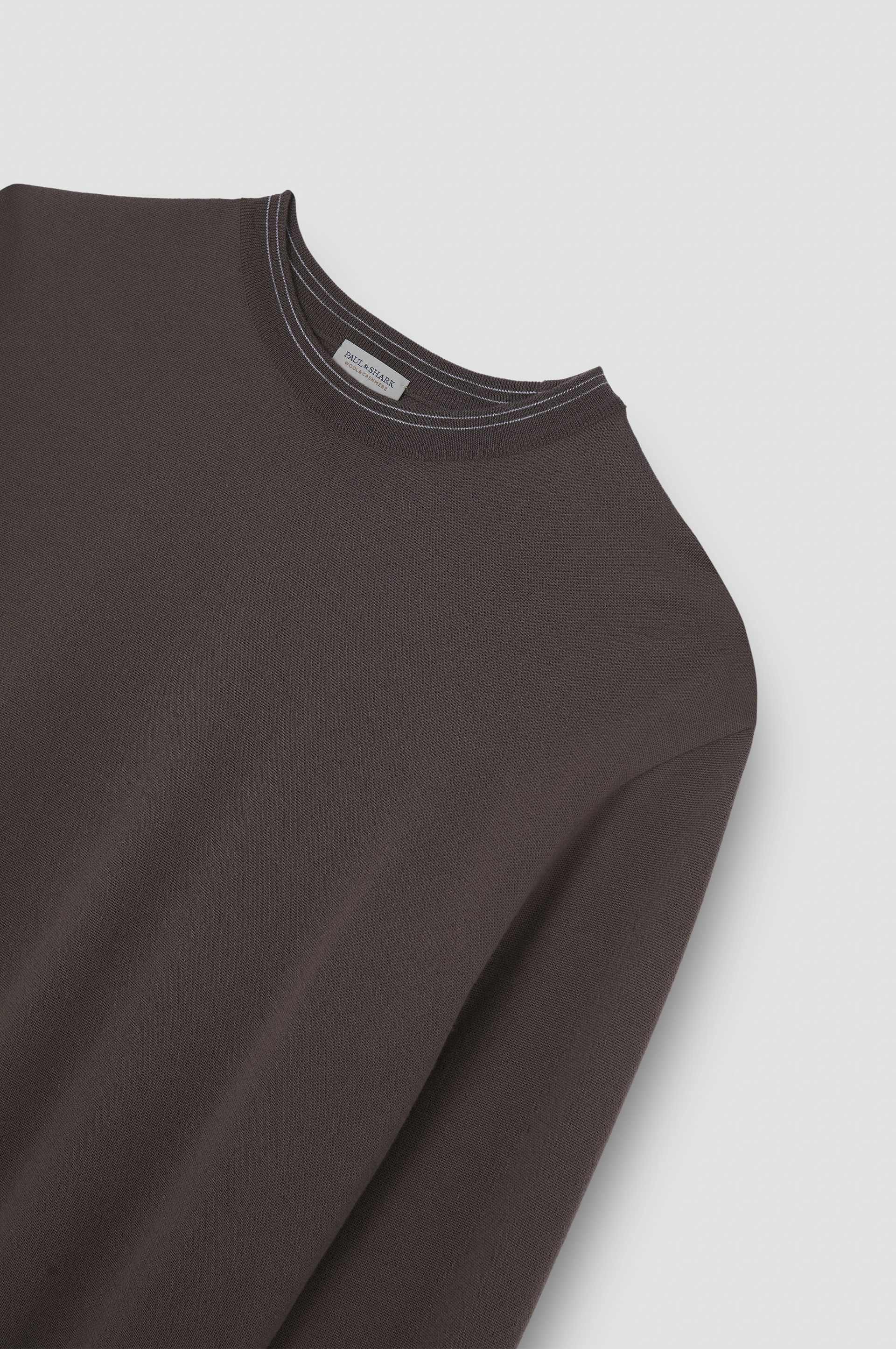 Pull à col rond en laine et cachemire image number 5