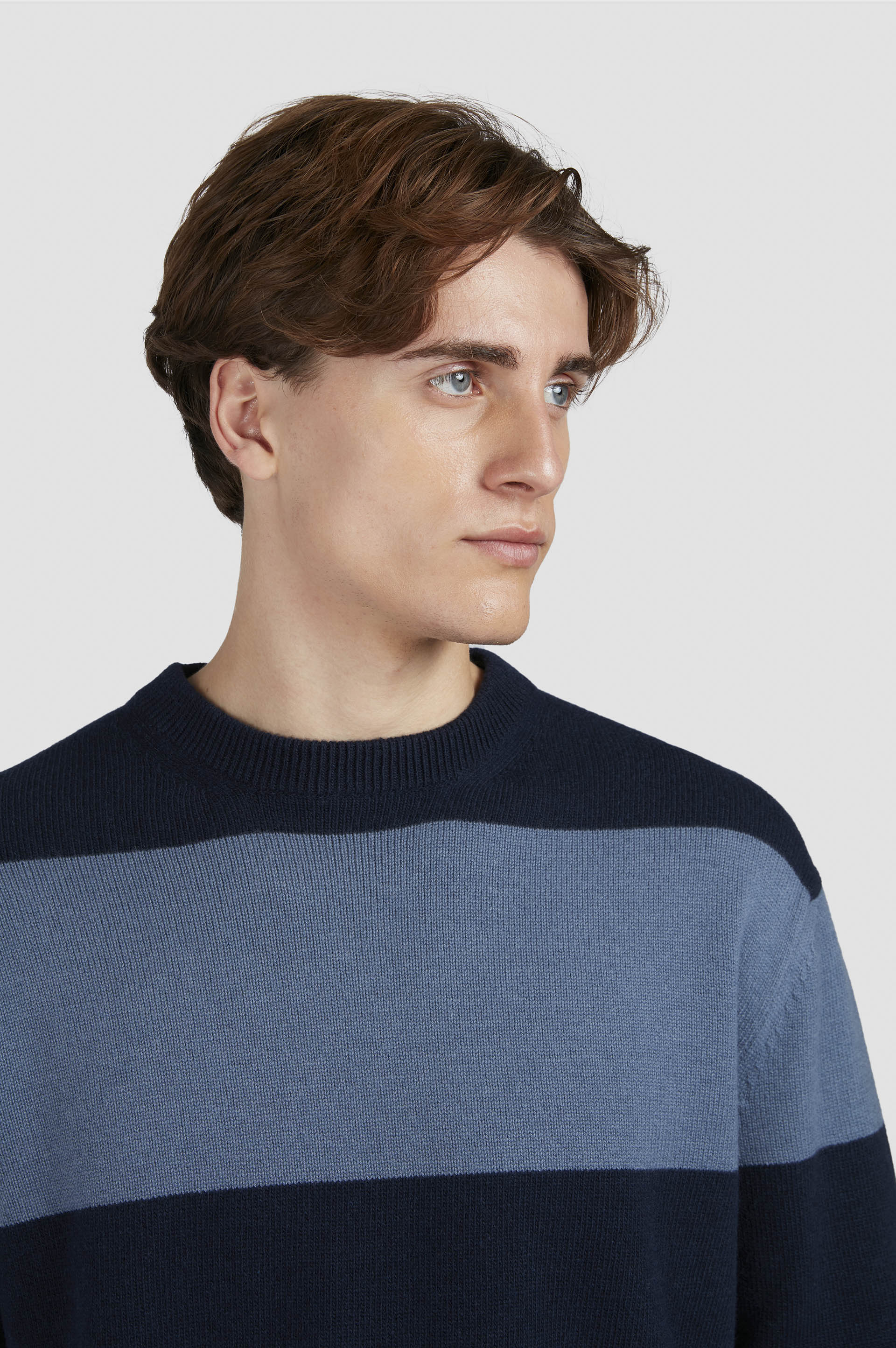 Wool and cashmere crewneck sweater image number 4 Wool and cashmere crewneck sweater image number 4