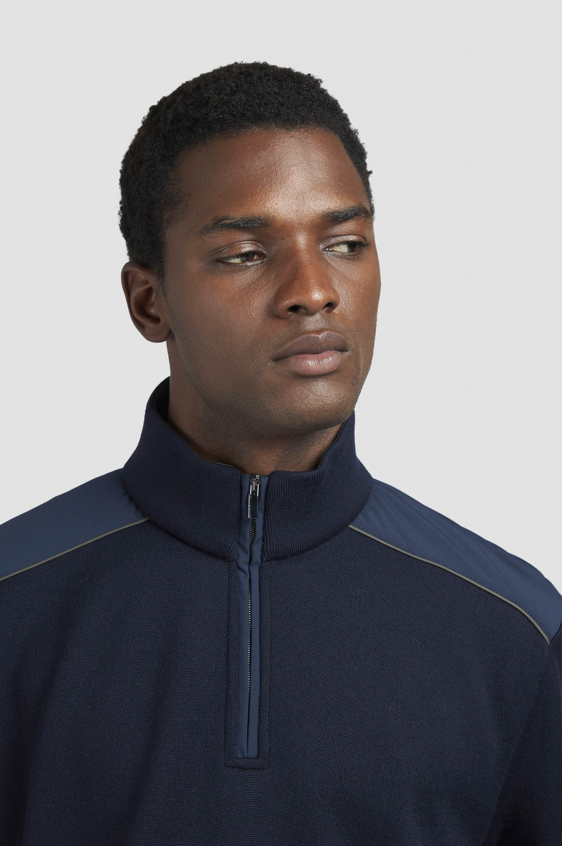 Halbreißverschluss Pullover aus Soft Cool Touch Wolle mit Typhoon® Platinum Details image number 4 Halbreißverschluss Pullover aus Soft Cool Touch Wolle mit Typhoon® Platinum Details image number 4