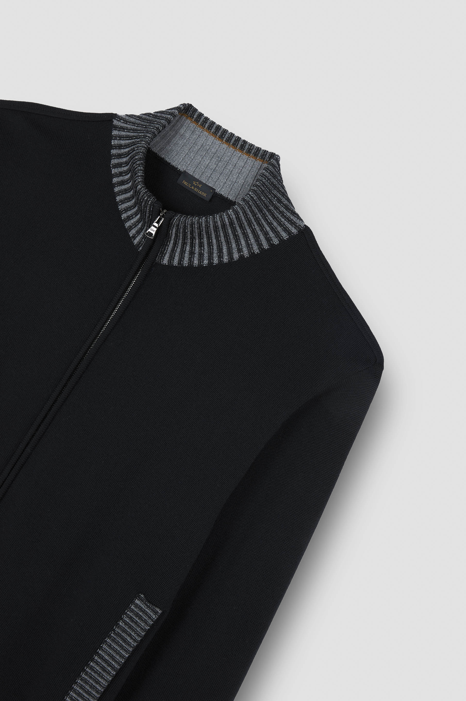 Soft Cool Touch wool sweater with zip closure image number 5 Soft Cool Touch wool sweater with zip closure image number 5