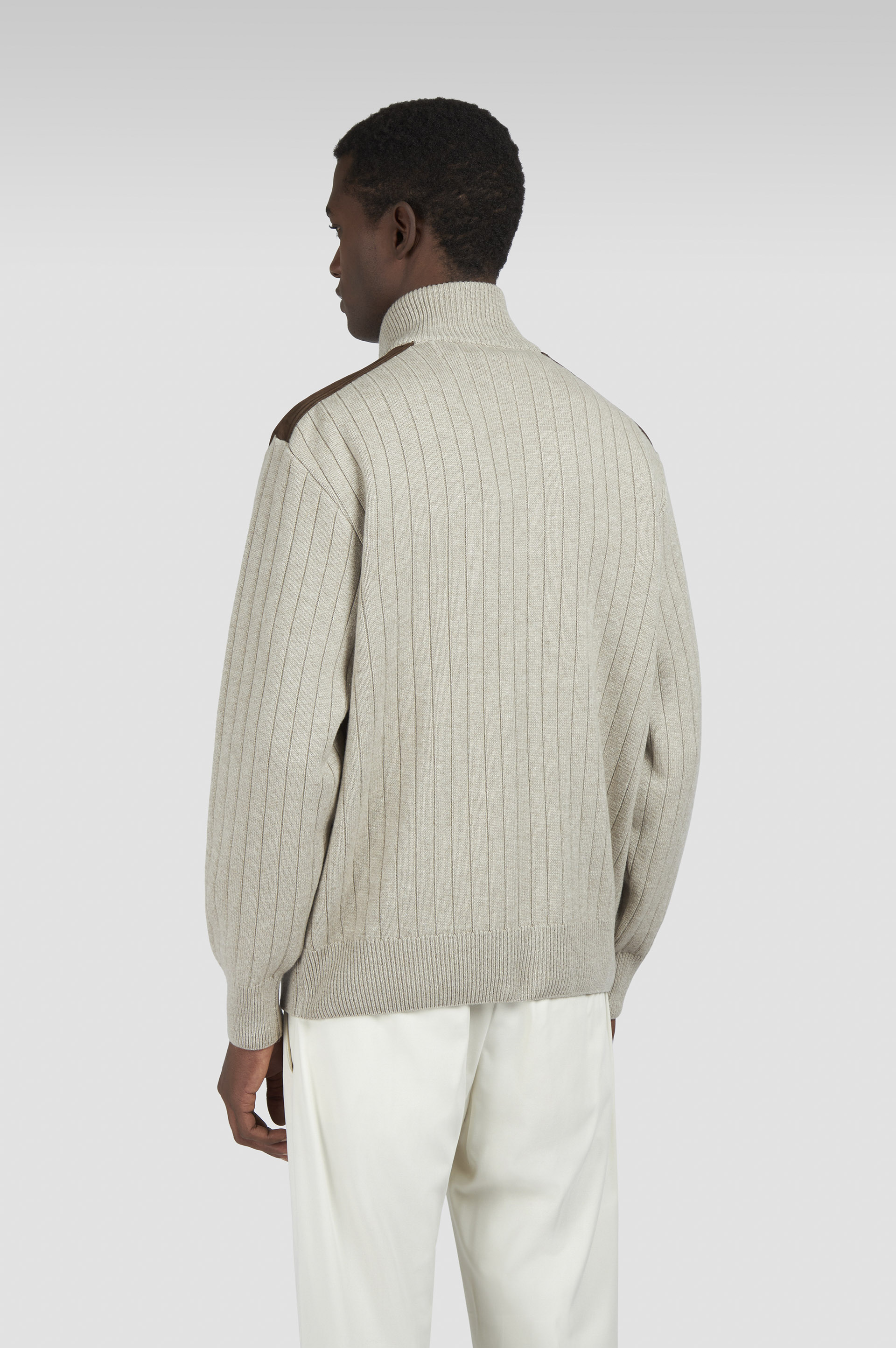 Zip-up cardigan in wool and cashmere with suede details image number 3 Zip-up cardigan in wool and cashmere with suede details image number 3