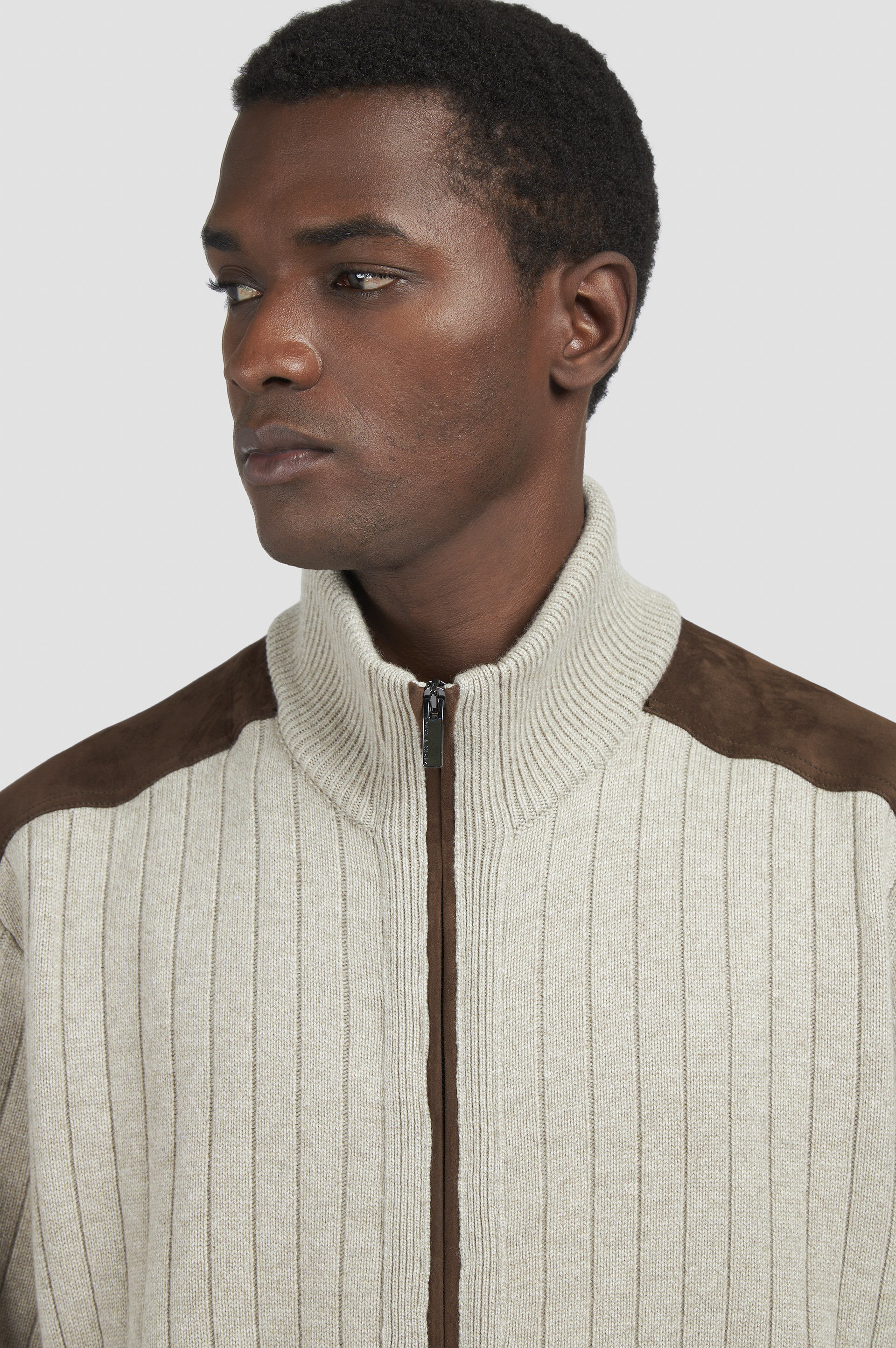 Zip-up cardigan in wool and cashmere with suede details image number 4 Zip-up cardigan in wool and cashmere with suede details image number 4