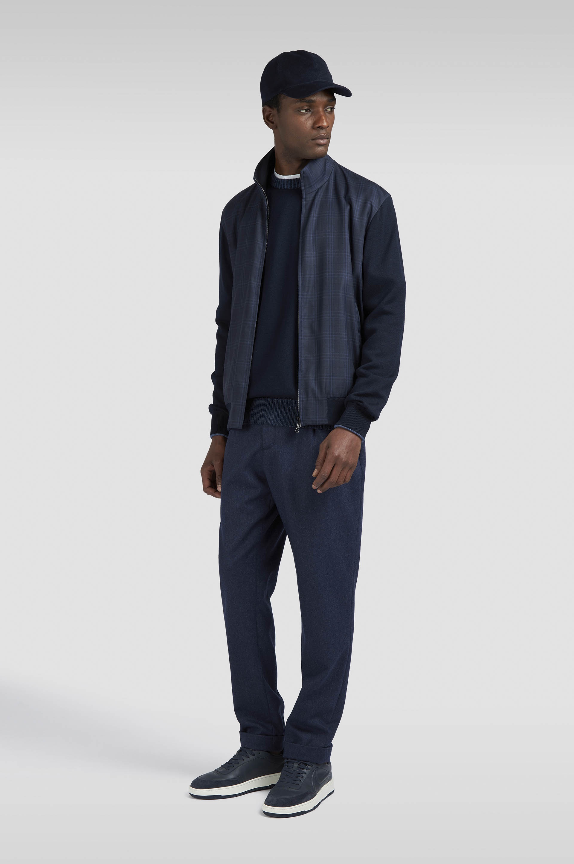 Hybrid-Zip-up Pullover aus extrafeiner Merinowolle image number 2 Hybrid-Zip-up Pullover aus extrafeiner Merinowolle image number 2