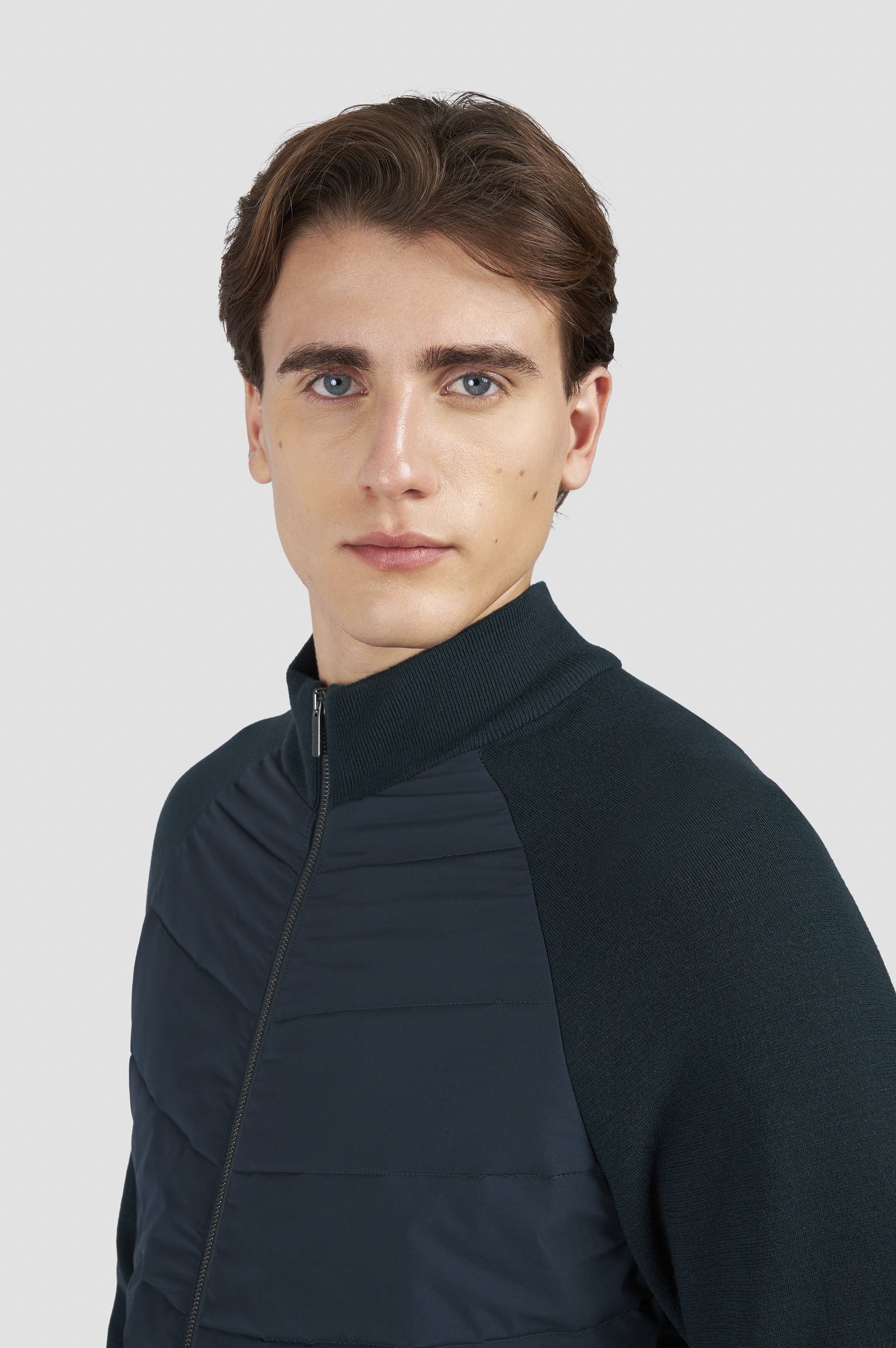 Hybrid-Zip-up-Cardigan aus Soft Cool Touch-Wolle und Typhoon® Platinum image number 4 Hybrid-Zip-up-Cardigan aus Soft Cool Touch-Wolle und Typhoon® Platinum image number 4