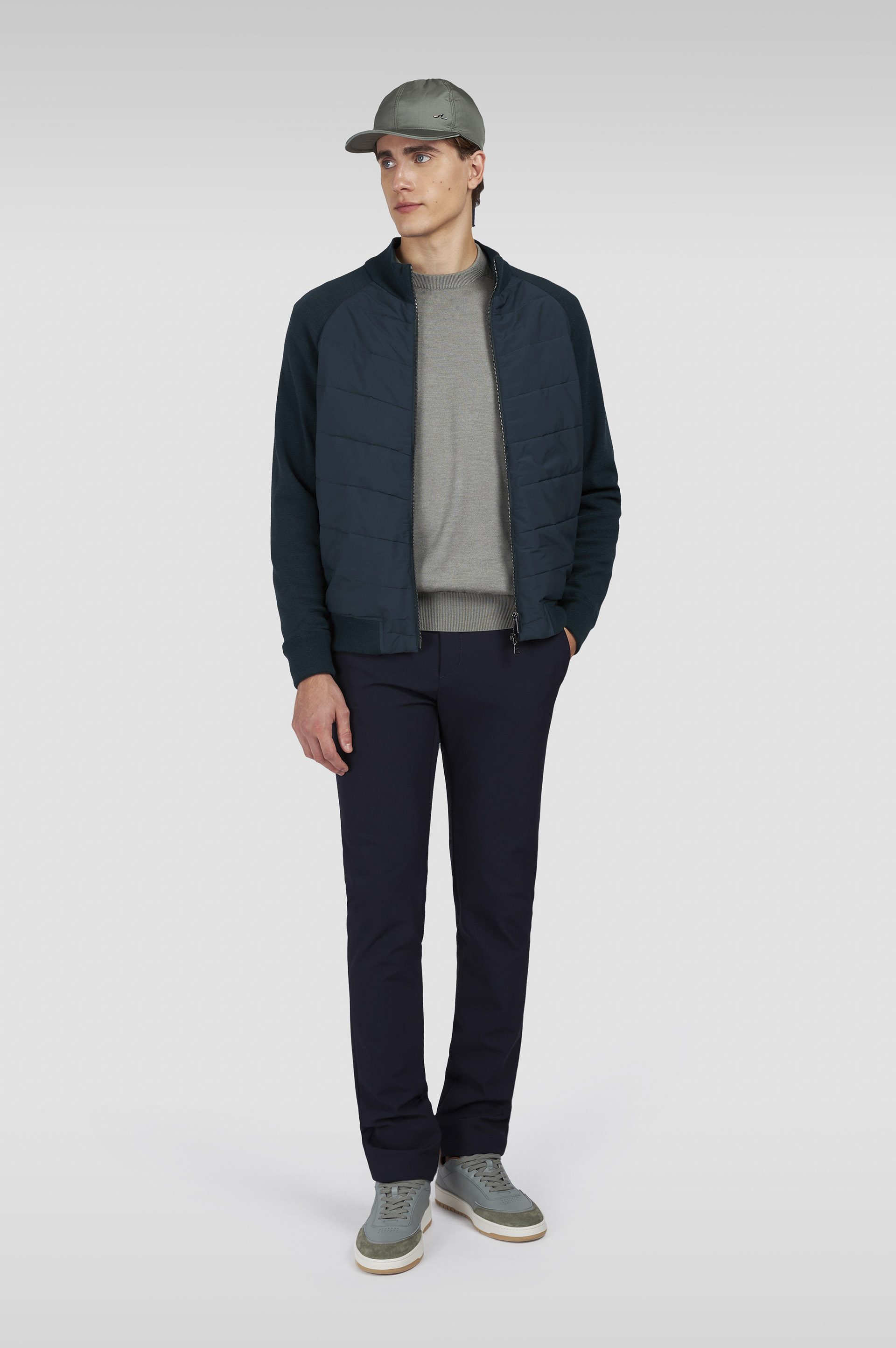 Hybrid-Zip-up-Cardigan aus Soft Cool Touch-Wolle und Typhoon® Platinum image number 2 Hybrid-Zip-up-Cardigan aus Soft Cool Touch-Wolle und Typhoon® Platinum image number 2
