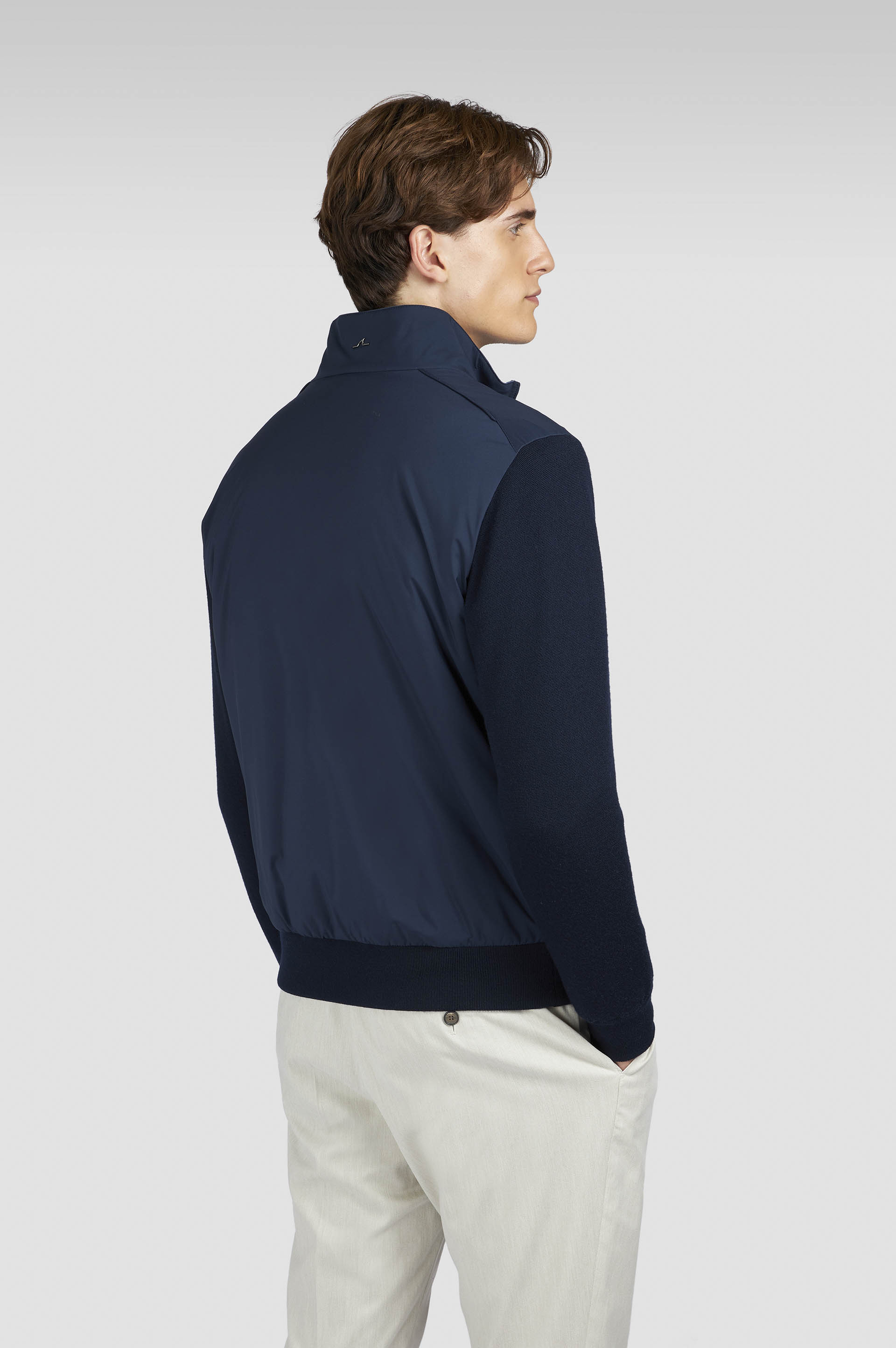 Hybrid zip-up sweater in Soft Cool Touch wool and Typhoon® Platinum image number 3 Hybrid zip-up sweater in Soft Cool Touch wool and Typhoon® Platinum image number 3