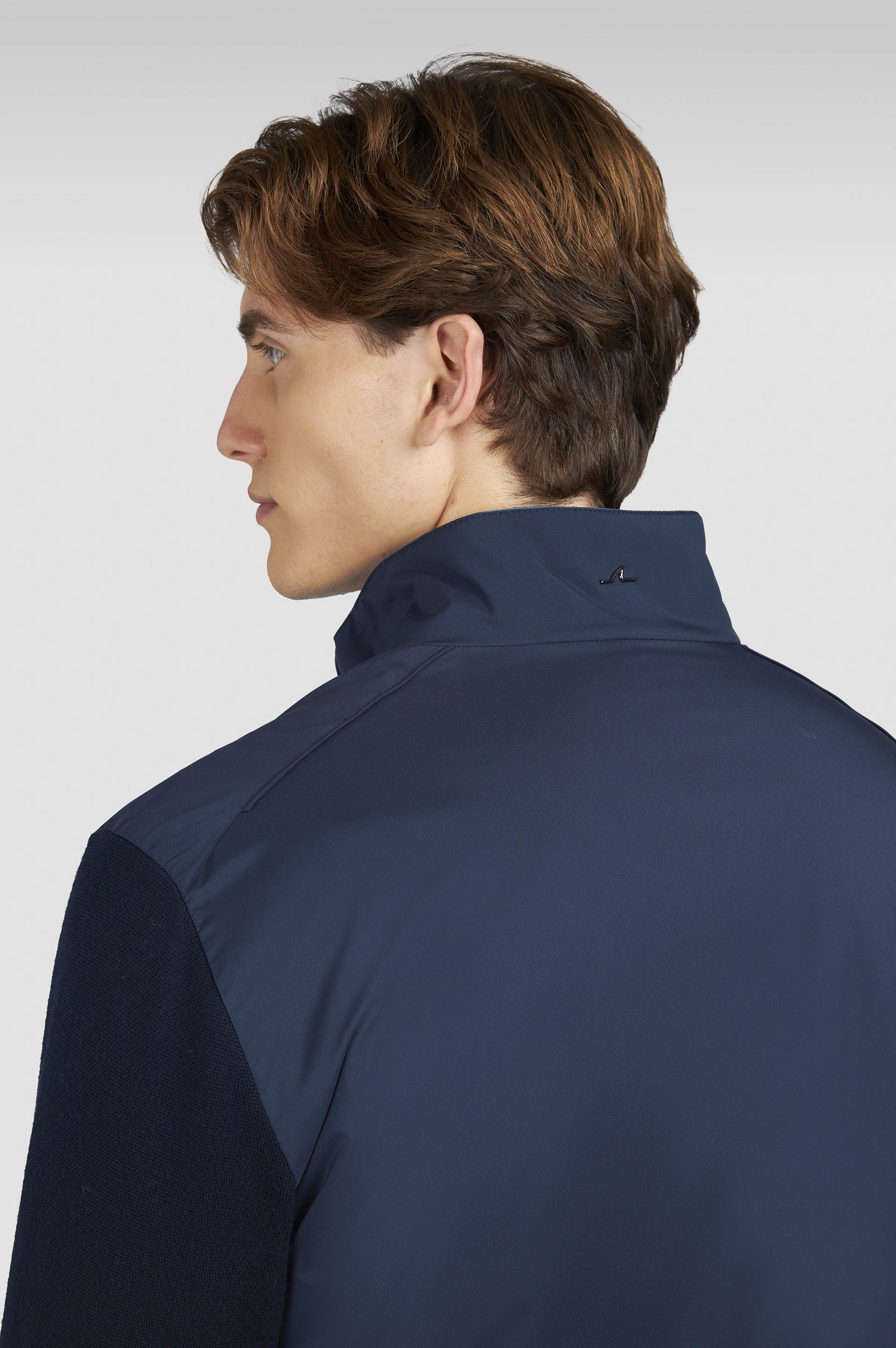 Hybrid zip-up sweater in Soft Cool Touch wool and Typhoon® Platinum image number 5 Hybrid zip-up sweater in Soft Cool Touch wool and Typhoon® Platinum image number 5